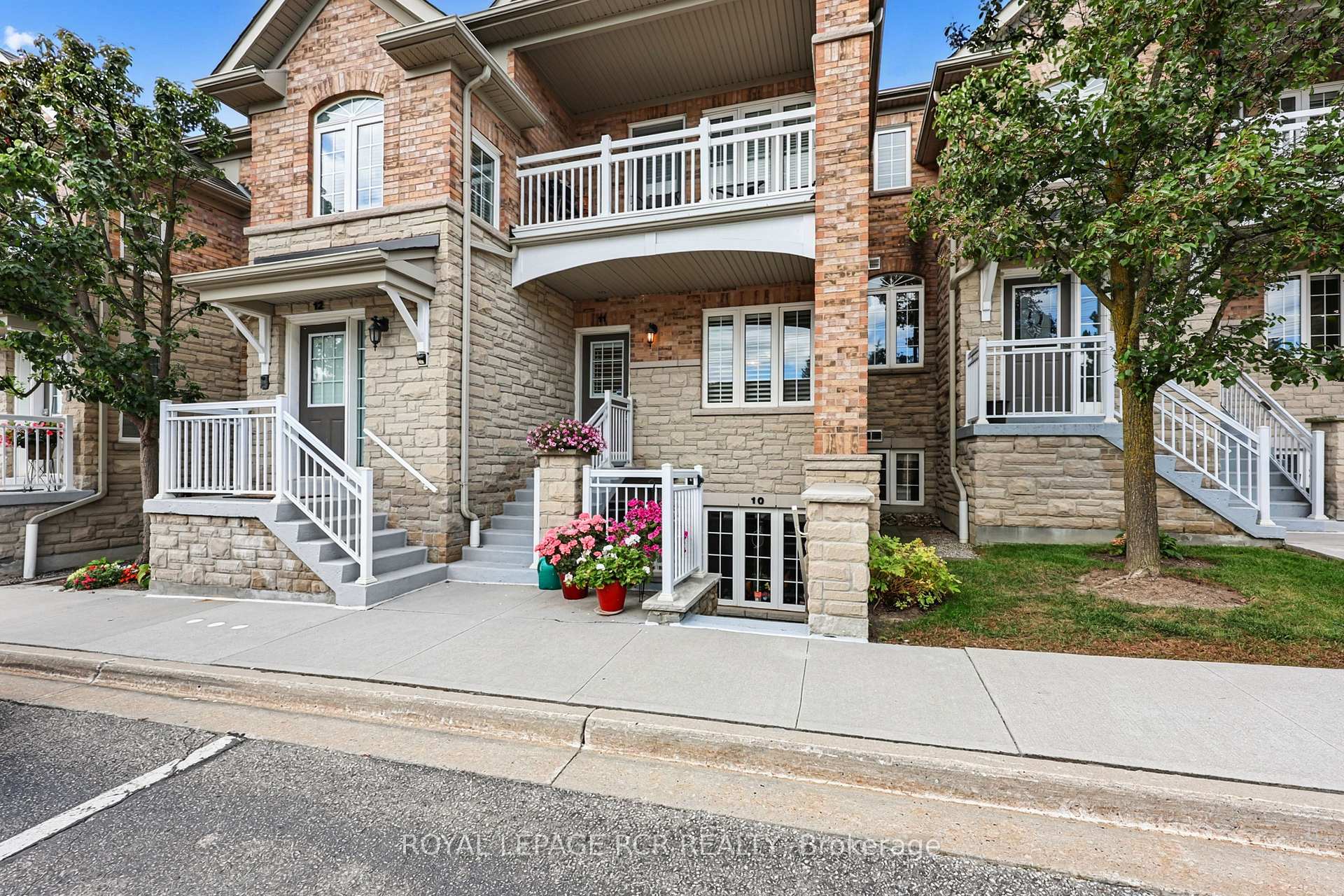 Photo 5 of Unit 11, 520 Silken Laumann Drive, Newmarket, Stonehaven-Wyndham — HOMEH