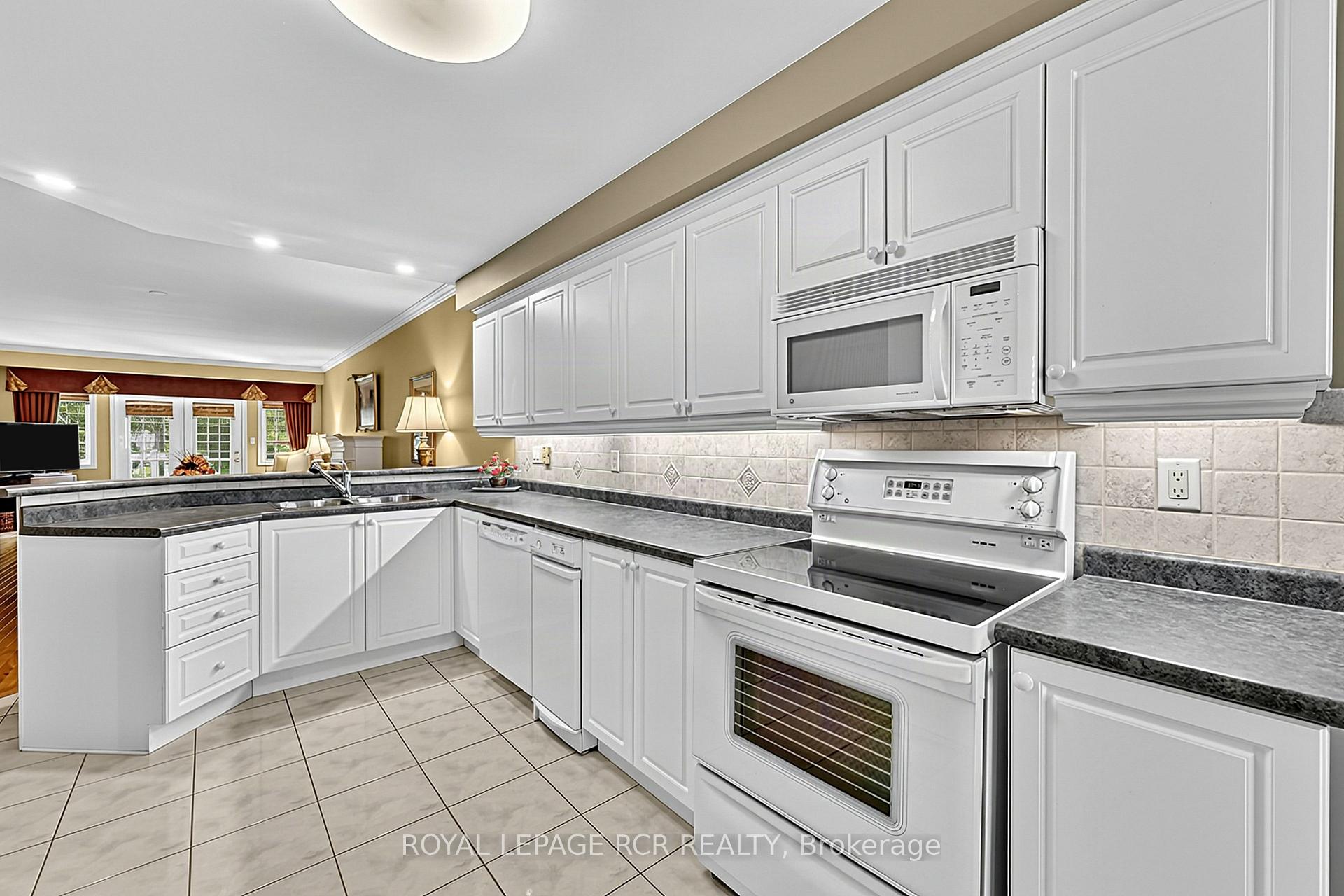 Photo 17 of Unit 11, 520 Silken Laumann Drive, Newmarket, Stonehaven-Wyndham — HOMEH