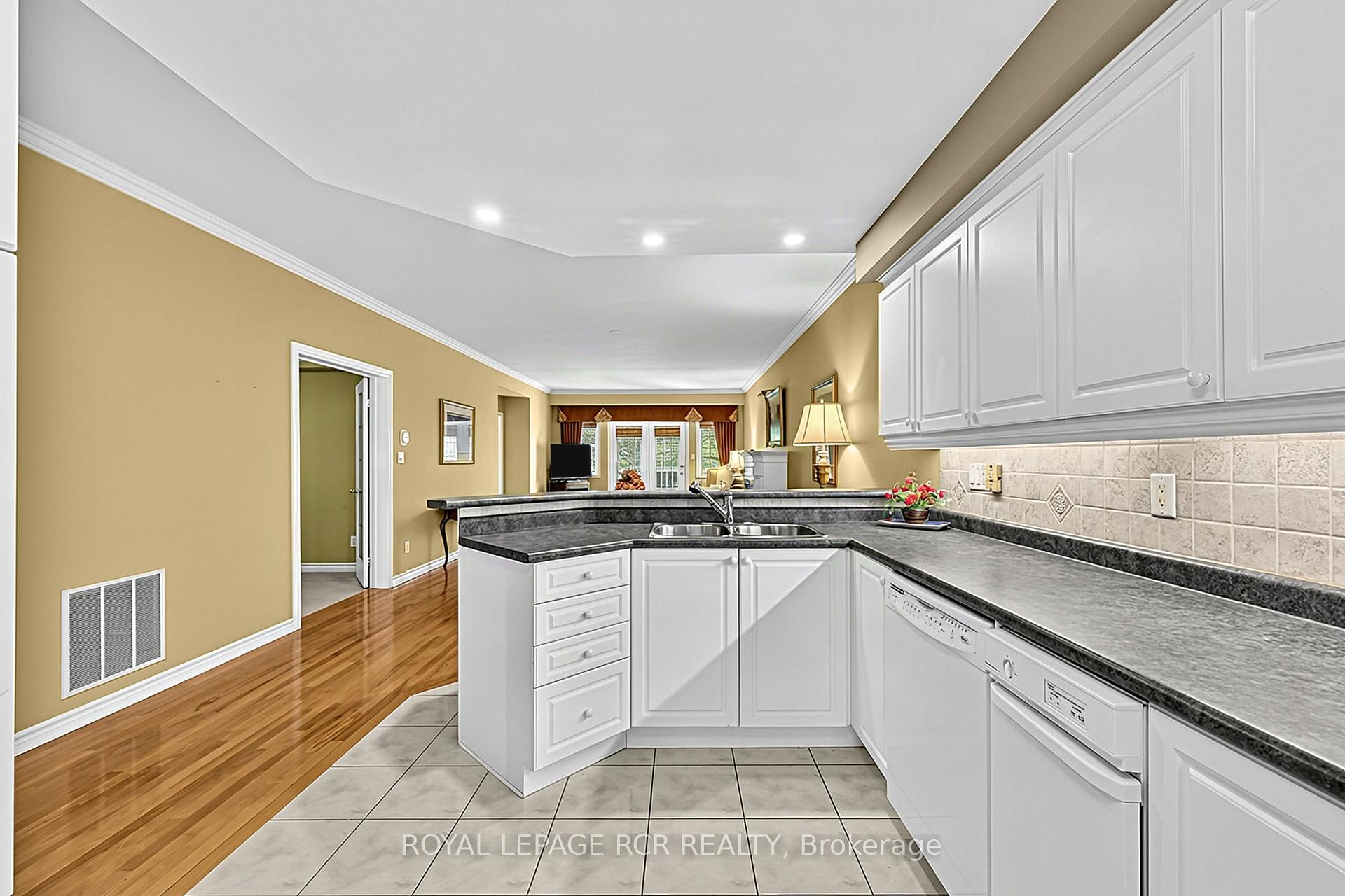 Photo 18 of Unit 11, 520 Silken Laumann Drive, Newmarket, Stonehaven-Wyndham — HOMEH