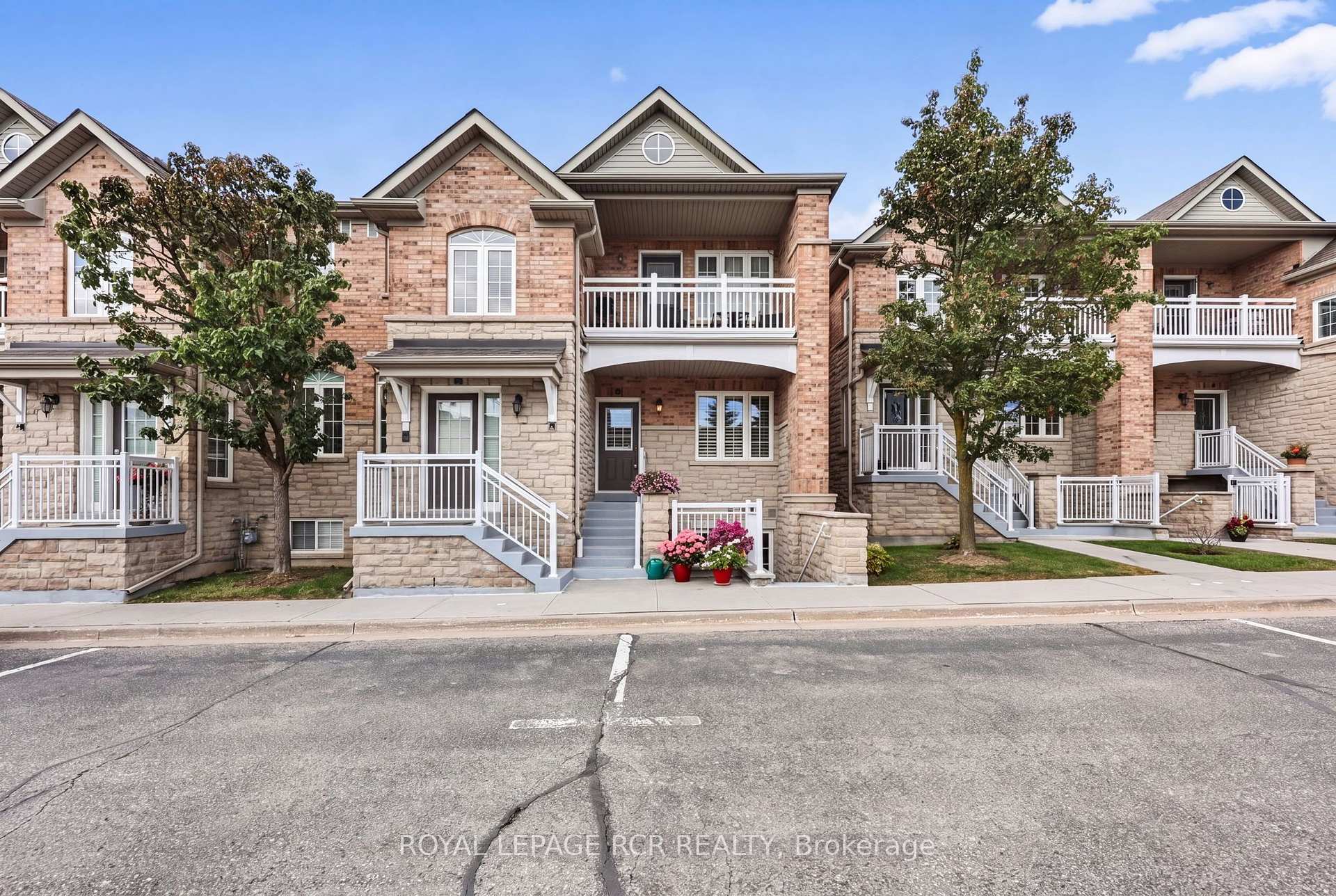 Photo 3 of Unit 11, 520 Silken Laumann Drive, Newmarket, Stonehaven-Wyndham — HOMEH