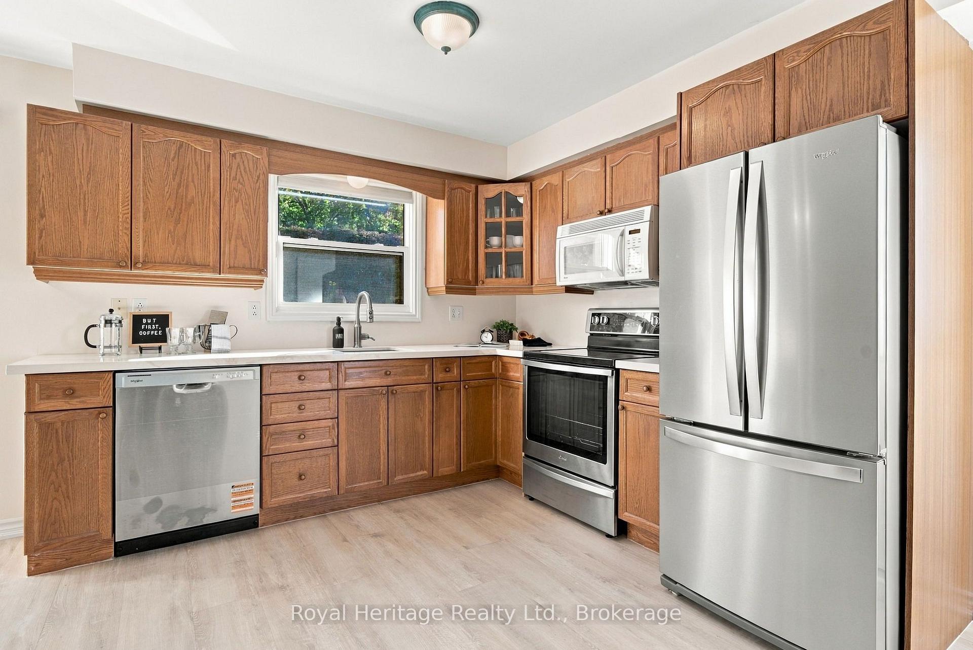 Photo 7 of 814 Cavan Court, Oshawa, Vanier — HOMEH