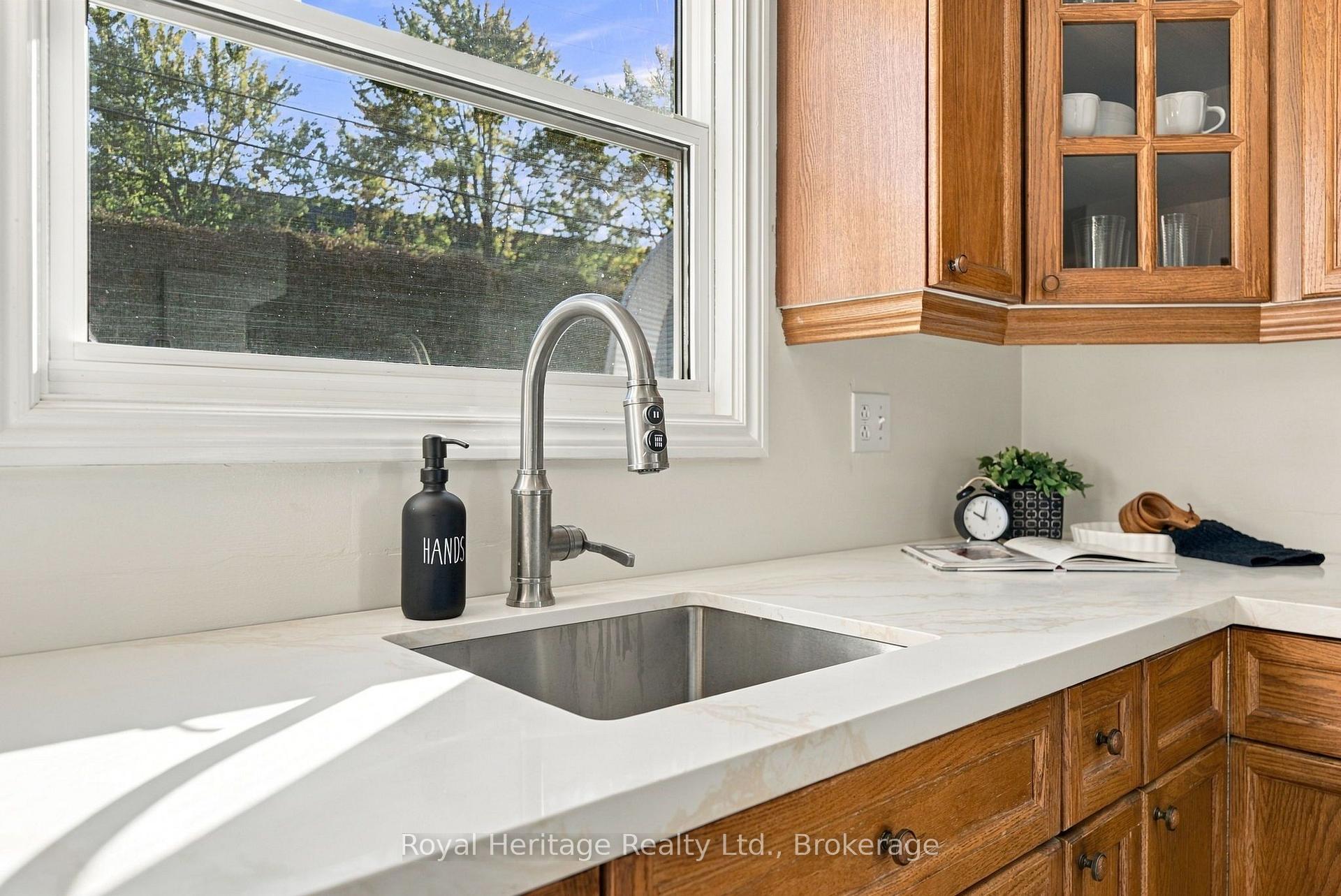 Photo 9 of 814 Cavan Court, Oshawa, Vanier — HOMEH