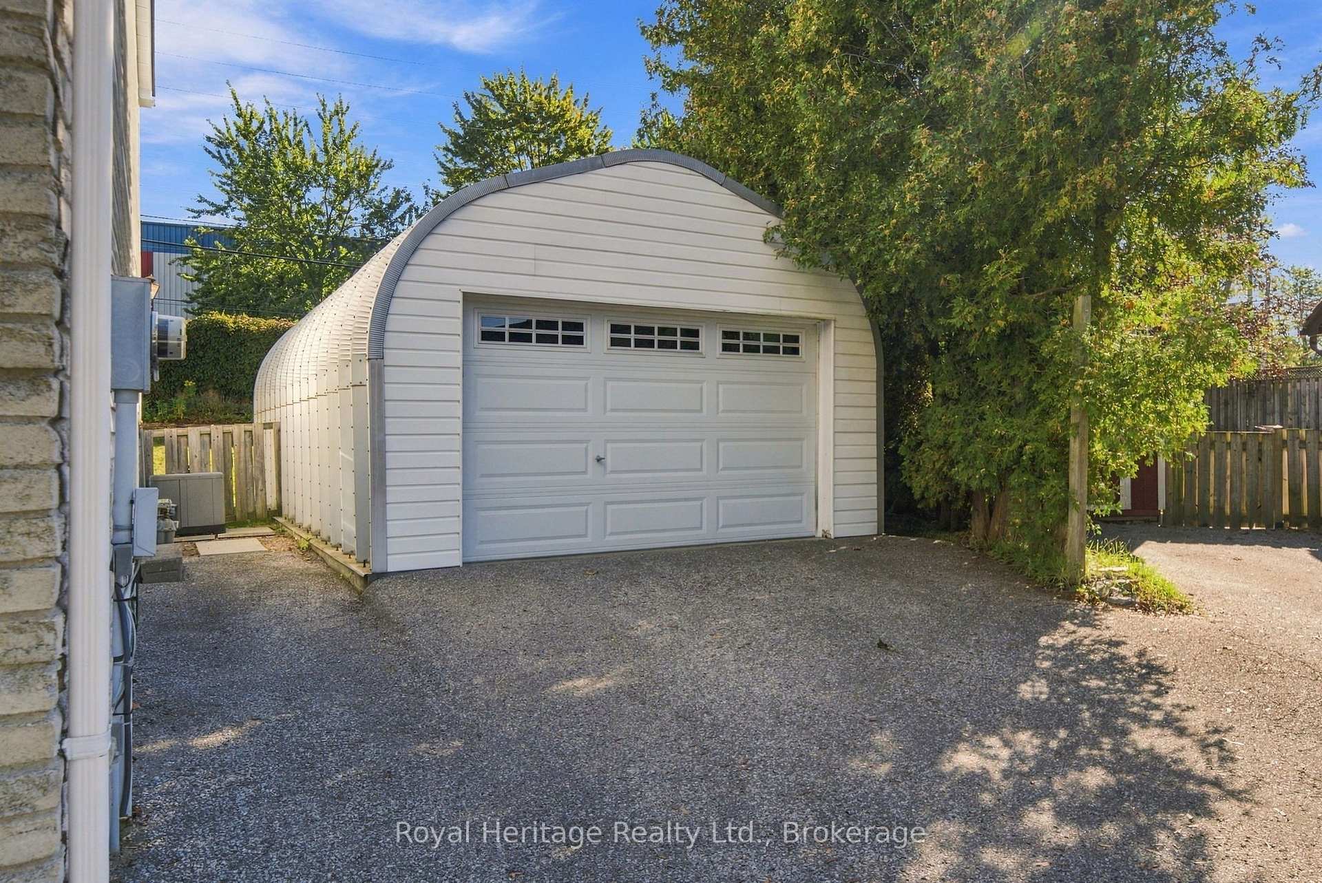 Photo 28 of 814 Cavan Court, Oshawa, Vanier — HOMEH