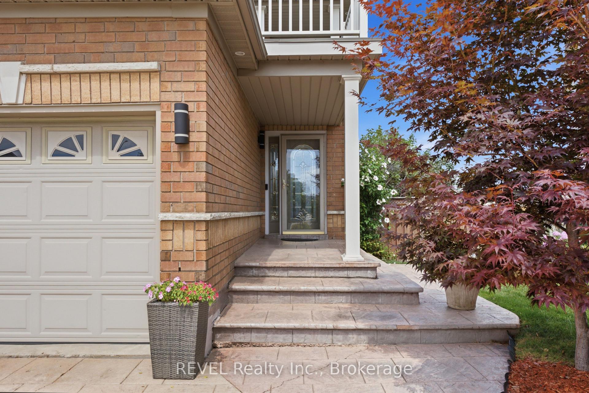 Photo 3 of 20 Hayloft Court, Brampton, Fletcher's Creek Village — HOMEH