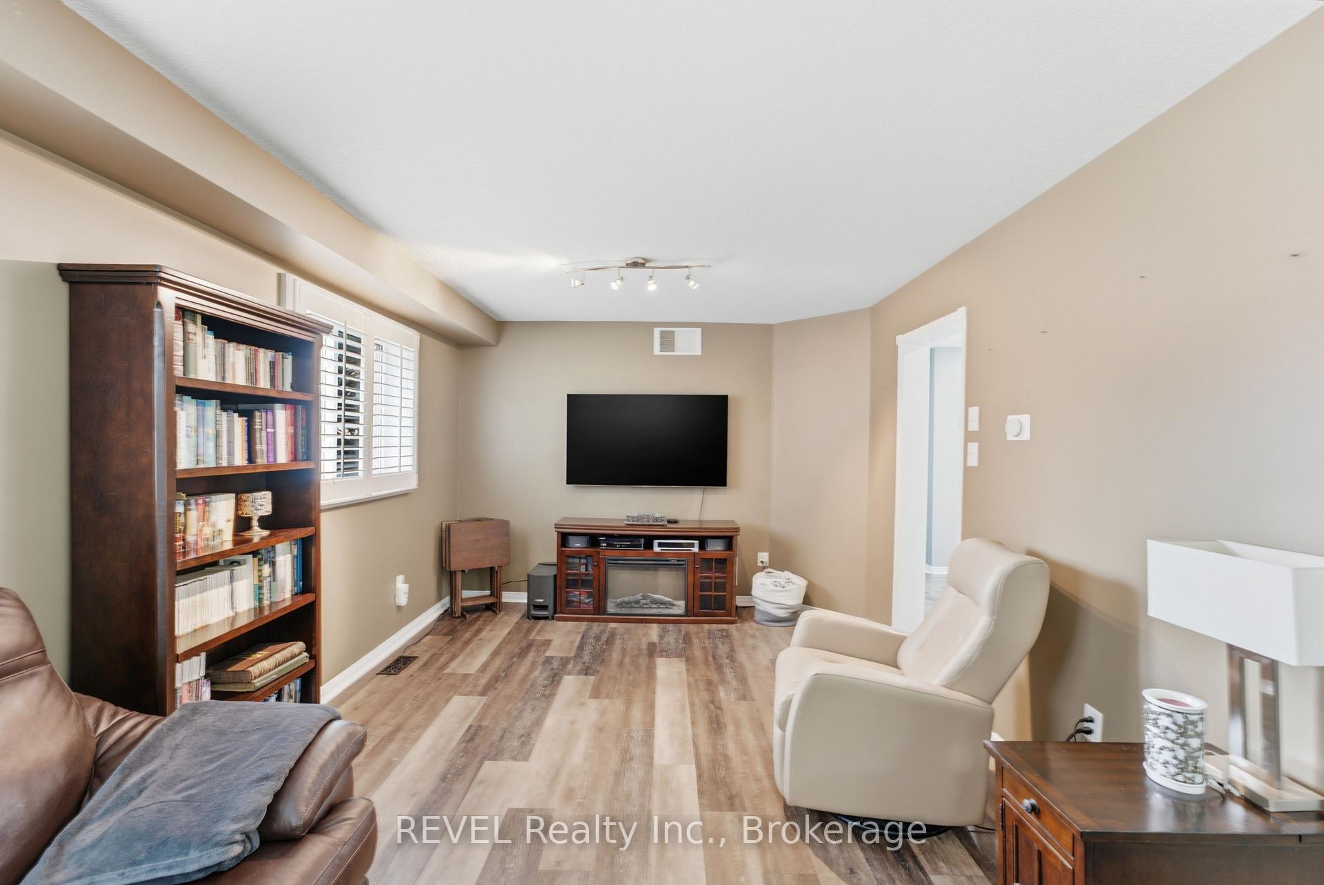 Photo 7 of 20 Hayloft Court, Brampton, Fletcher's Creek Village — HOMEH