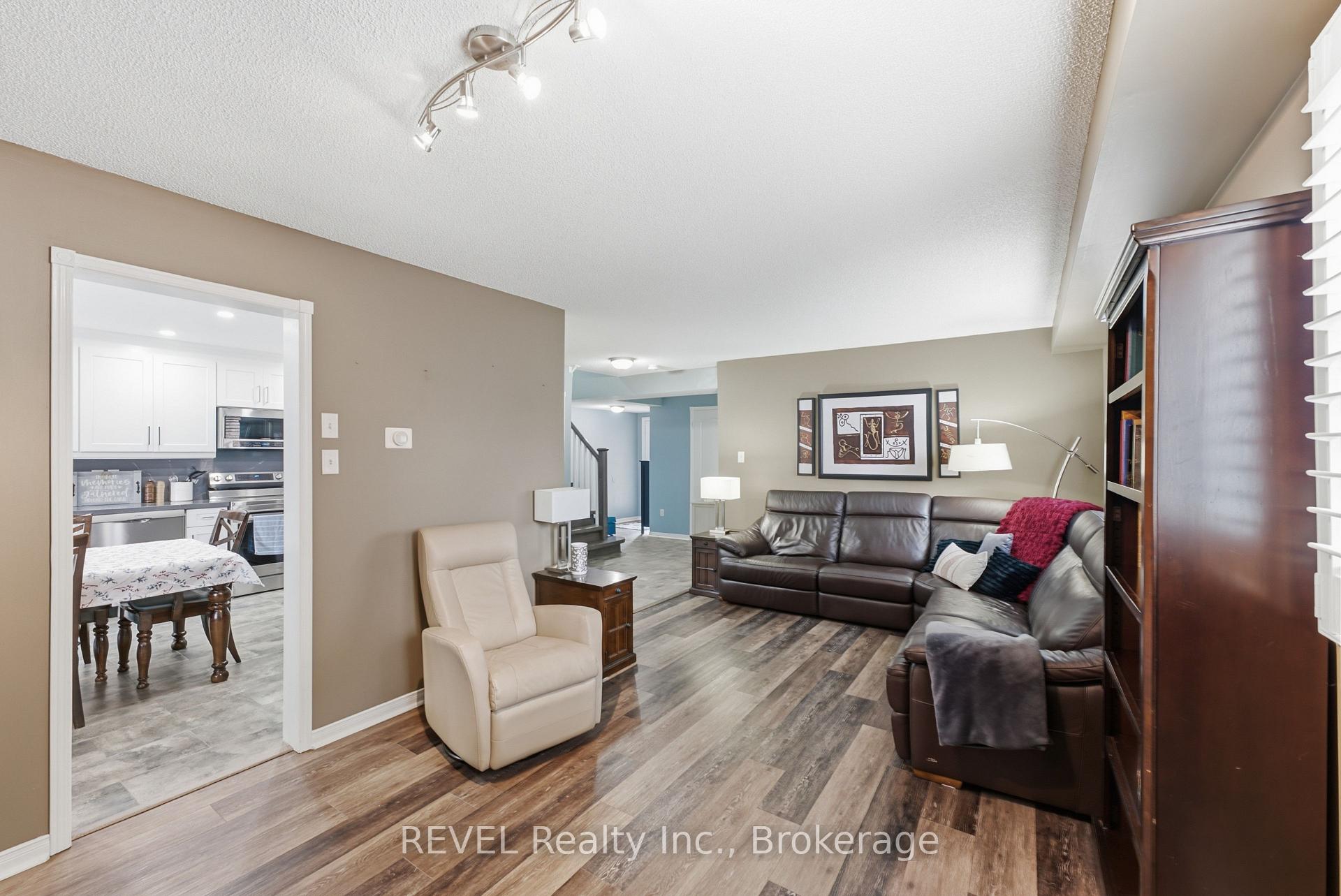 Photo 8 of 20 Hayloft Court, Brampton, Fletcher's Creek Village — HOMEH