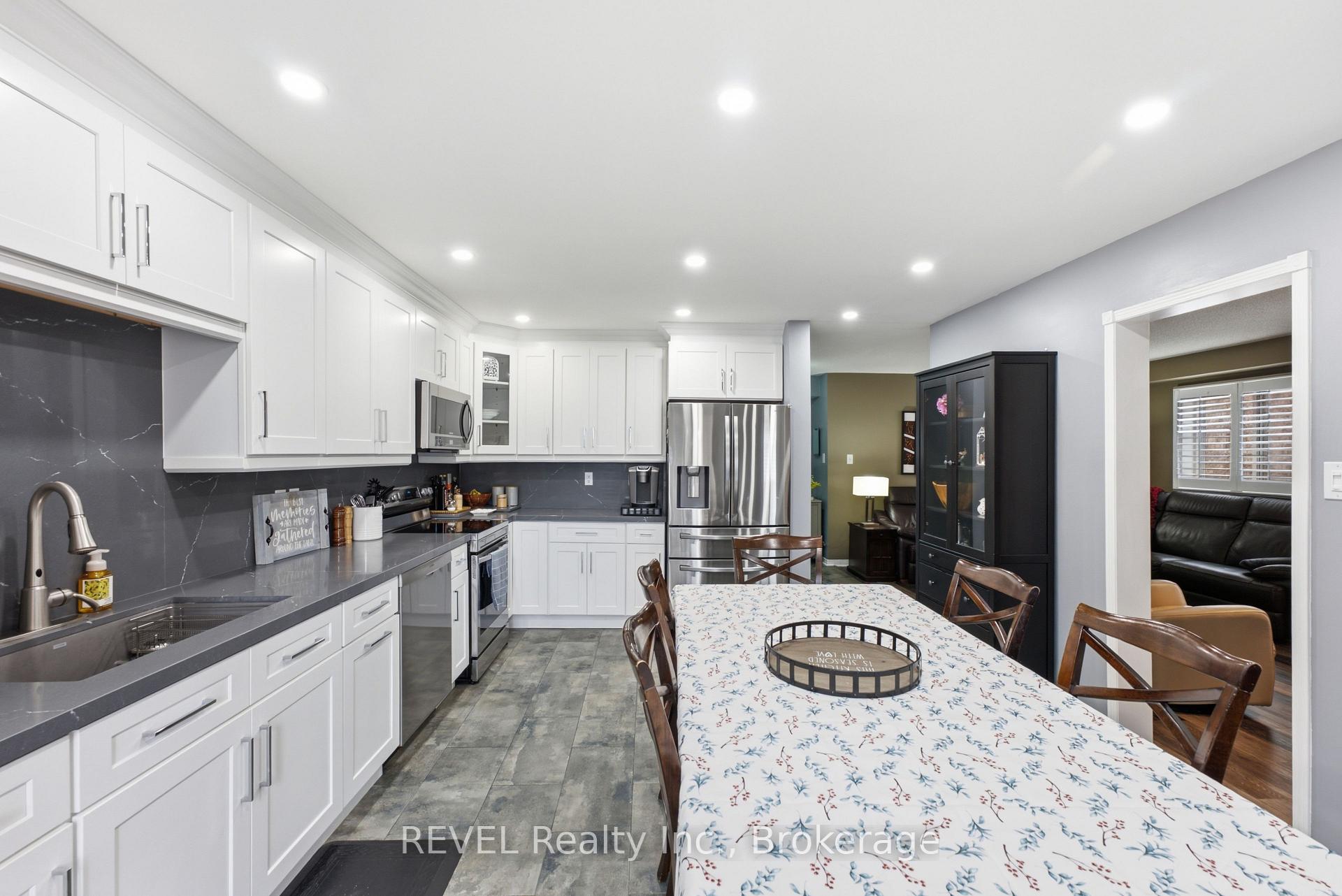 Photo 11 of 20 Hayloft Court, Brampton, Fletcher's Creek Village — HOMEH