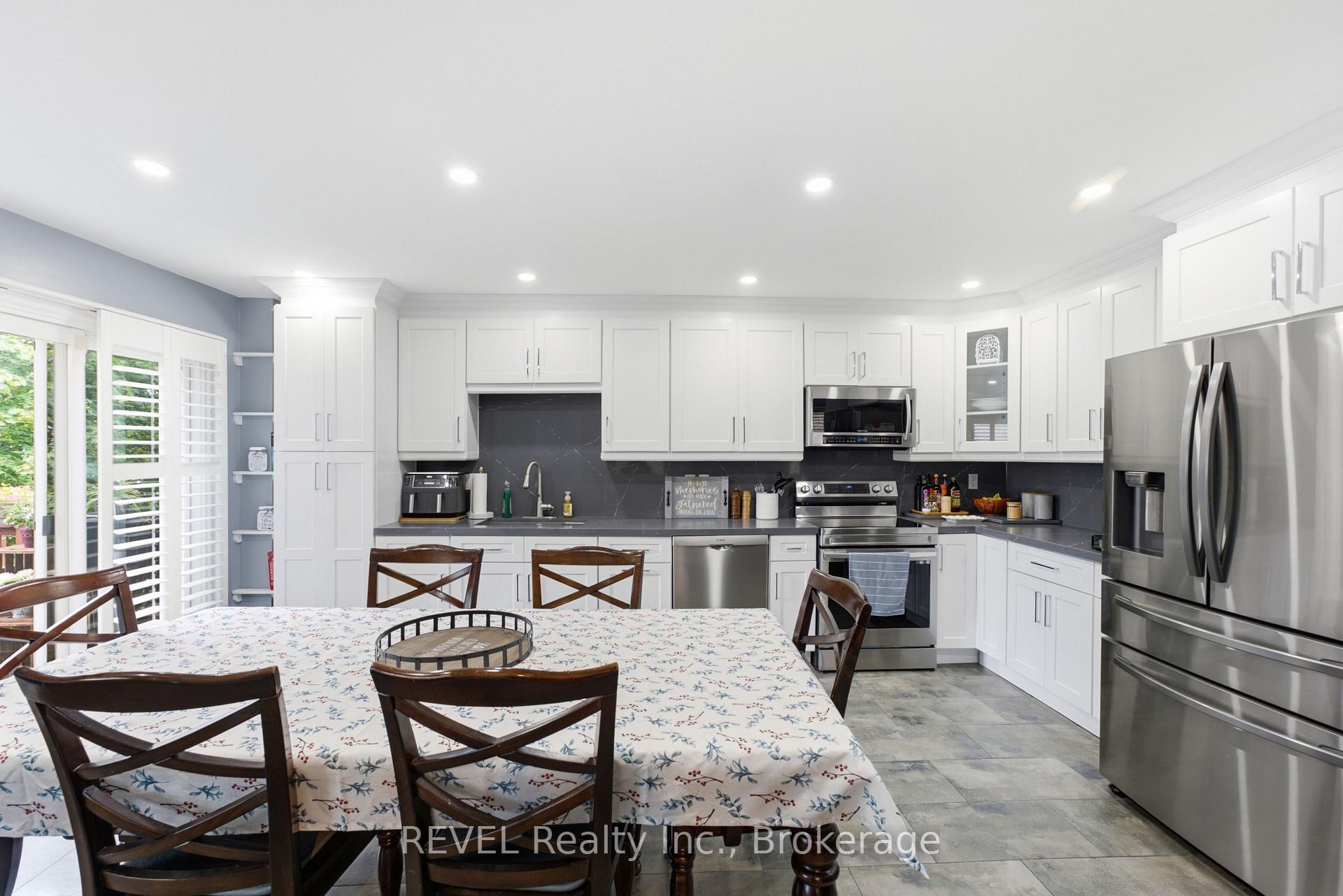 Photo 13 of 20 Hayloft Court, Brampton, Fletcher's Creek Village — HOMEH