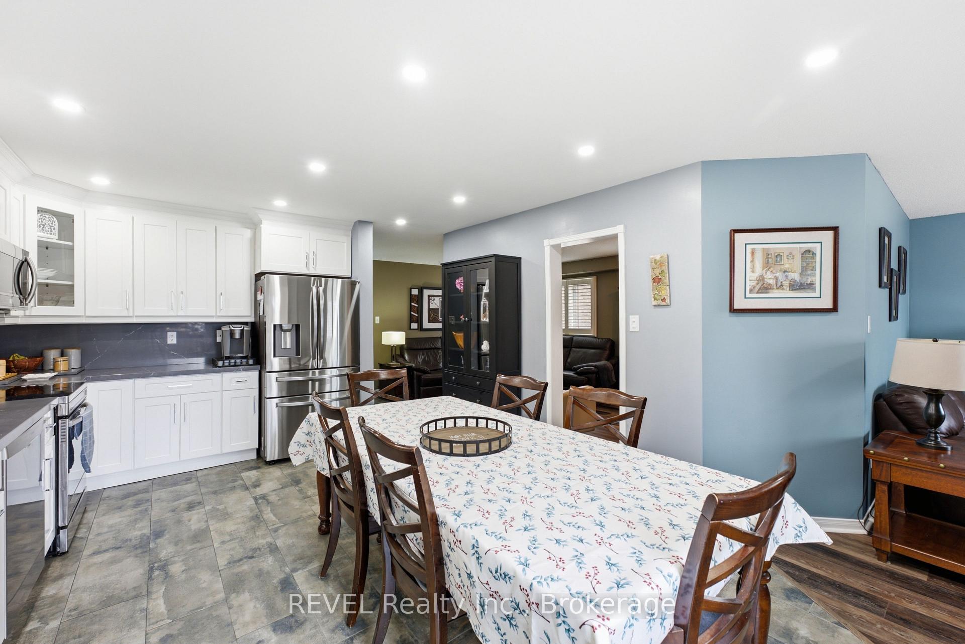 Photo 14 of 20 Hayloft Court, Brampton, Fletcher's Creek Village — HOMEH