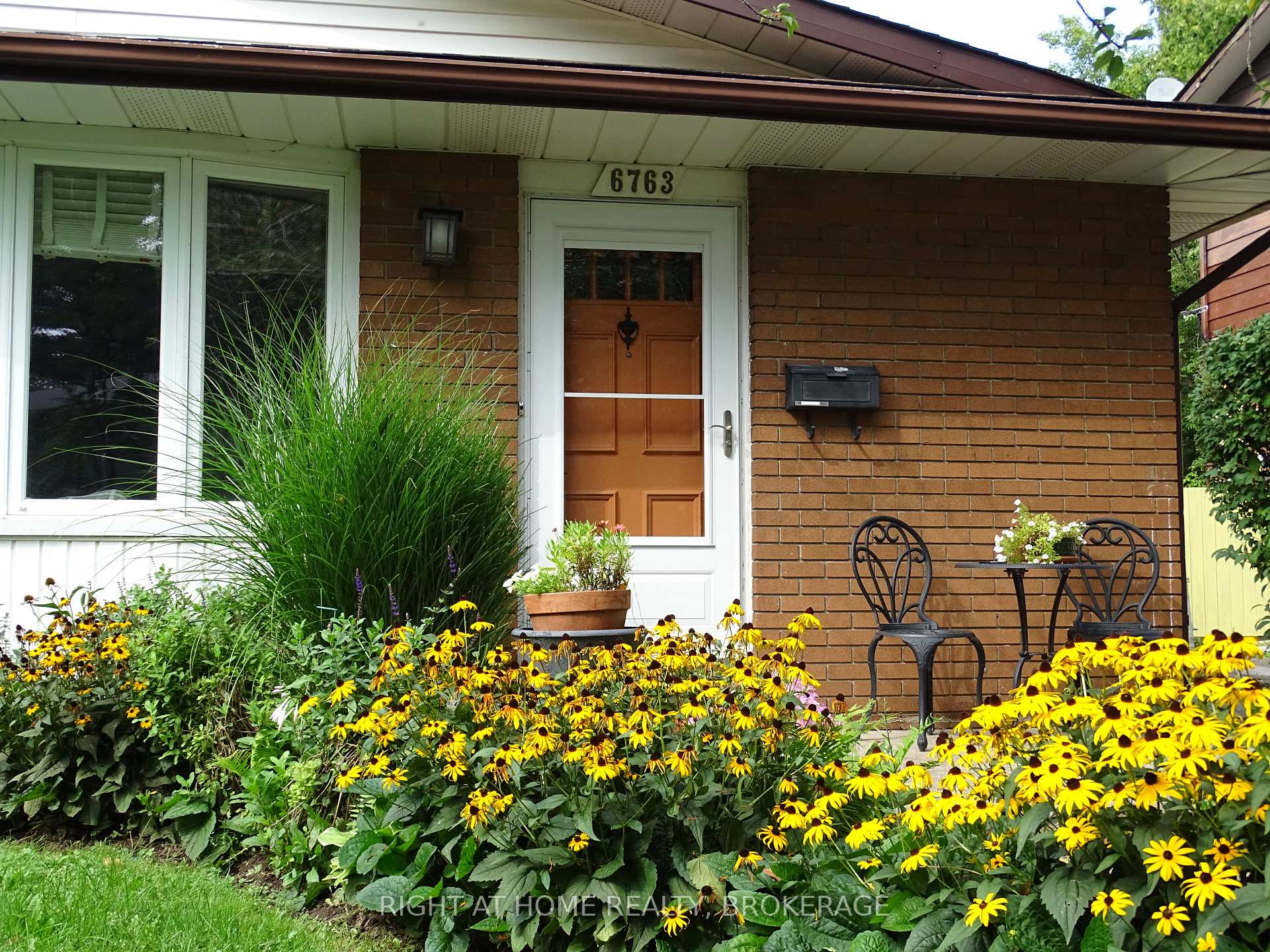 Photo 3 of 6763 Wilinger Street, Niagara Falls, Stamford — HOMEH
