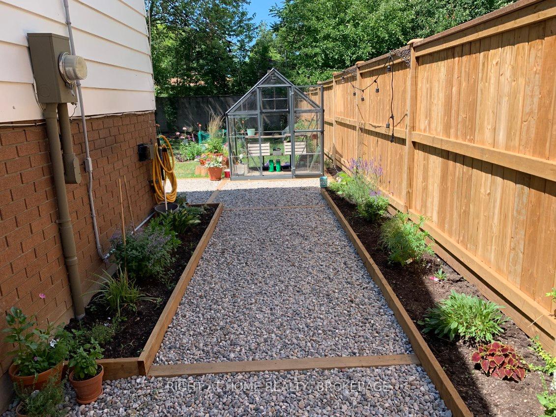 Photo 4 of 6763 Wilinger Street, Niagara Falls, Stamford — HOMEH