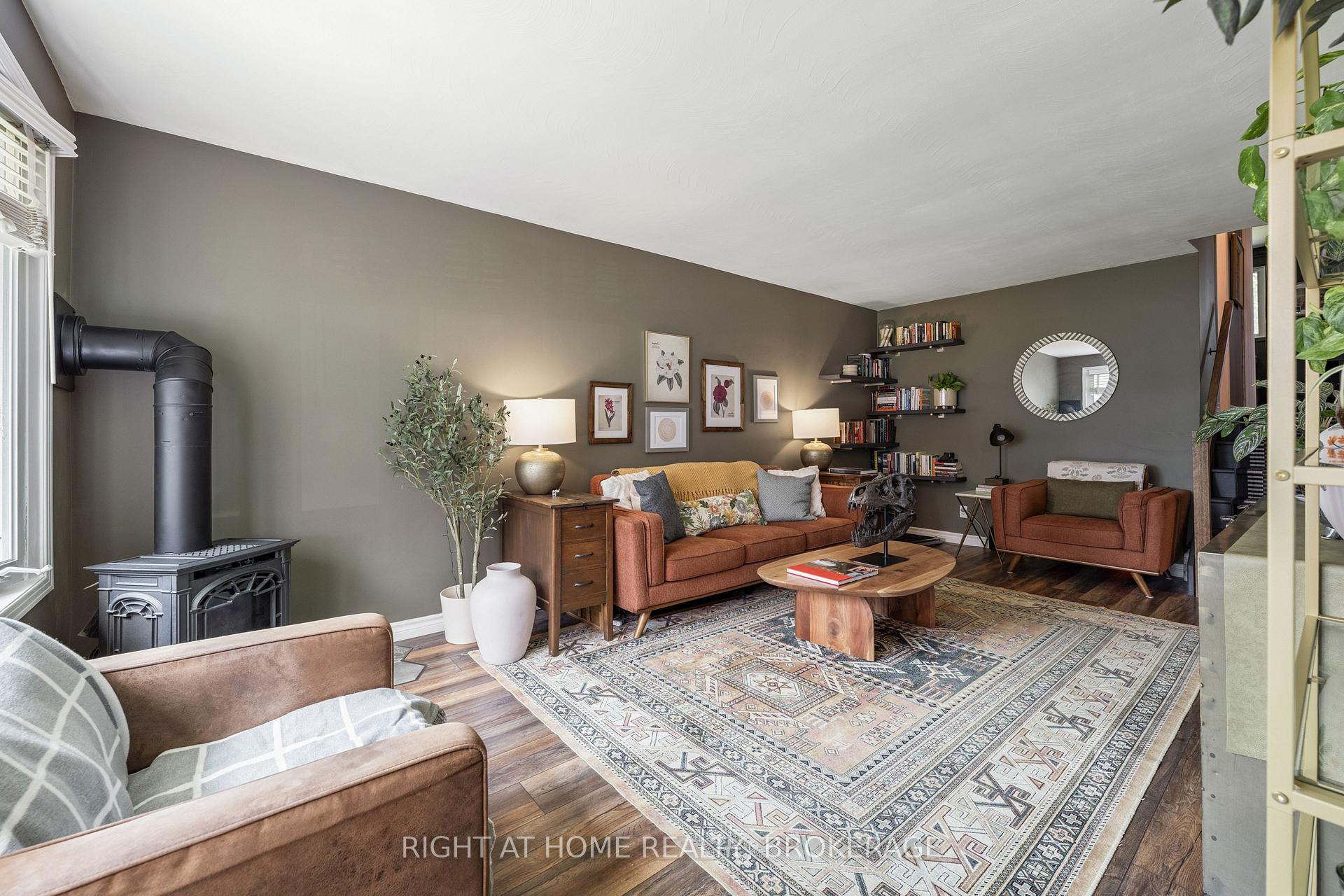 Photo 10 of 6763 Wilinger Street, Niagara Falls, Stamford — HOMEH