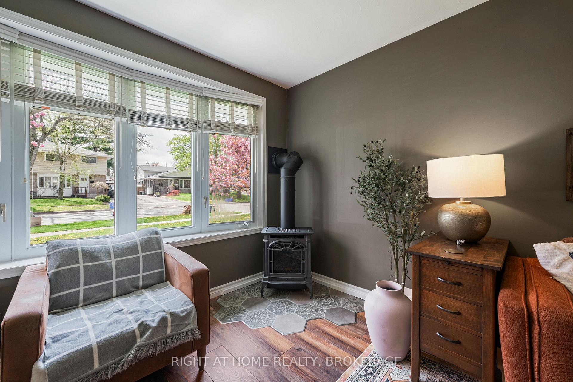 Photo 13 of 6763 Wilinger Street, Niagara Falls, Stamford — HOMEH