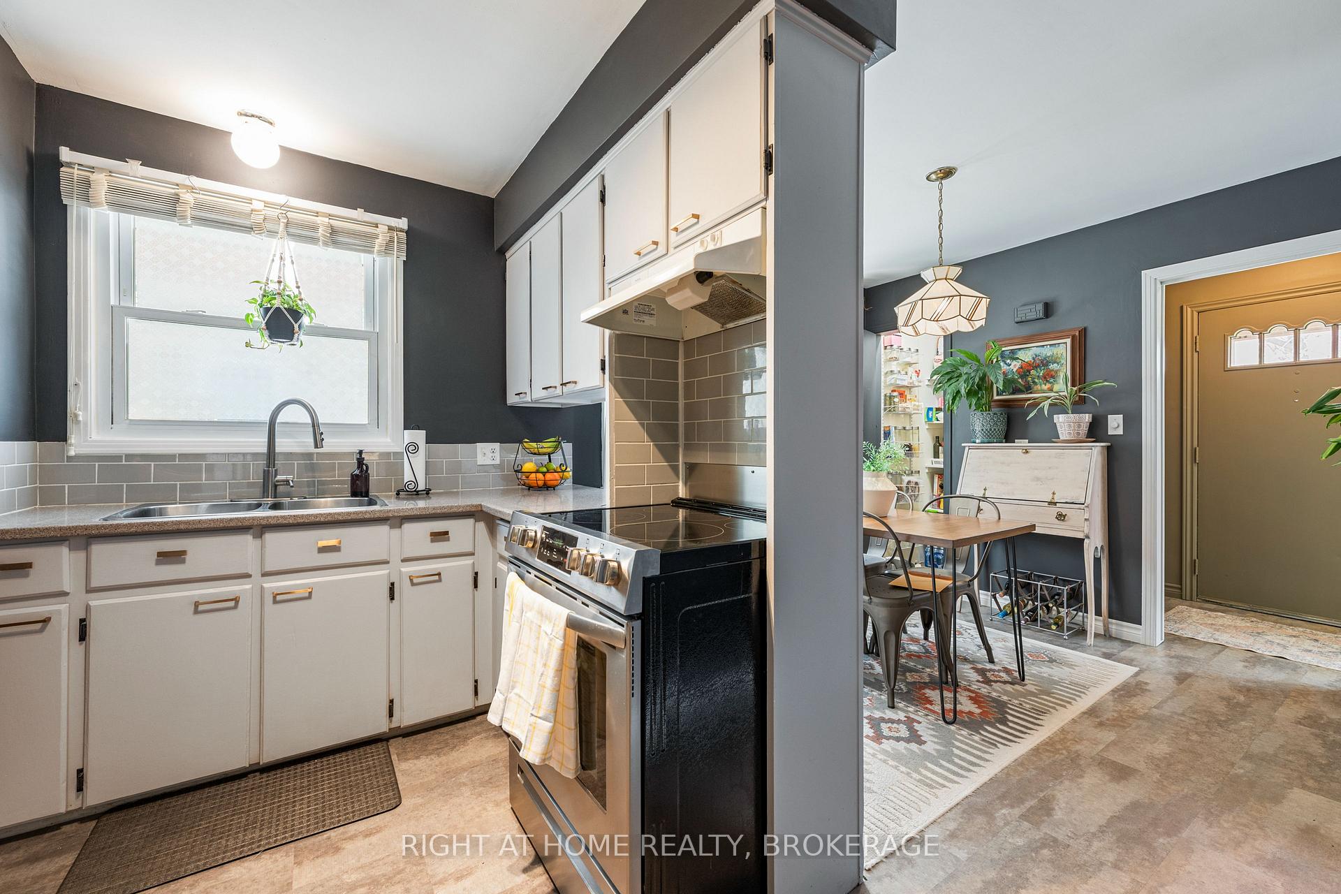 Photo 16 of 6763 Wilinger Street, Niagara Falls, Stamford — HOMEH