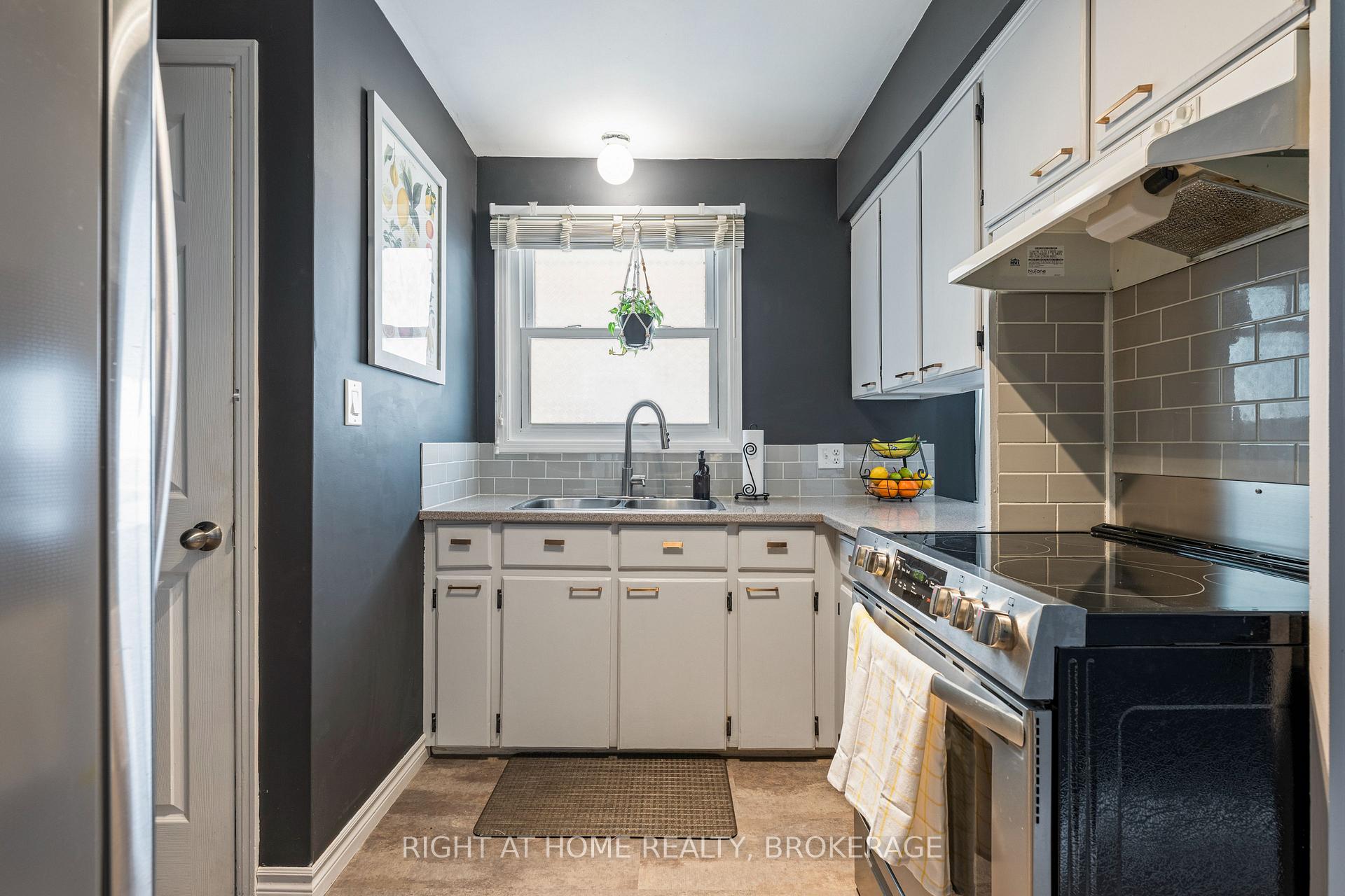 Photo 17 of 6763 Wilinger Street, Niagara Falls, Stamford — HOMEH