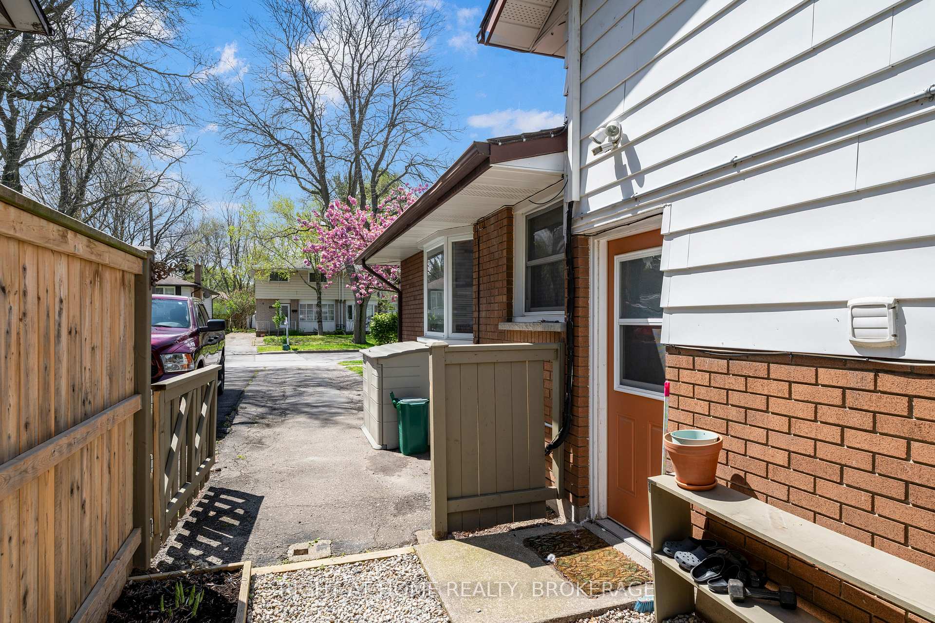 Photo 32 of 6763 Wilinger Street, Niagara Falls, Stamford — HOMEH