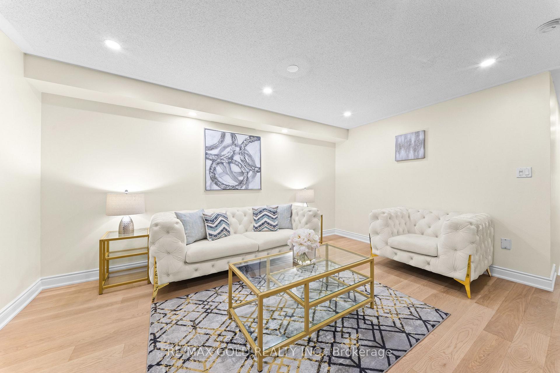 Photo 4 of 107 Crystalview Crescent, Brampton, Bram East — HOMEH