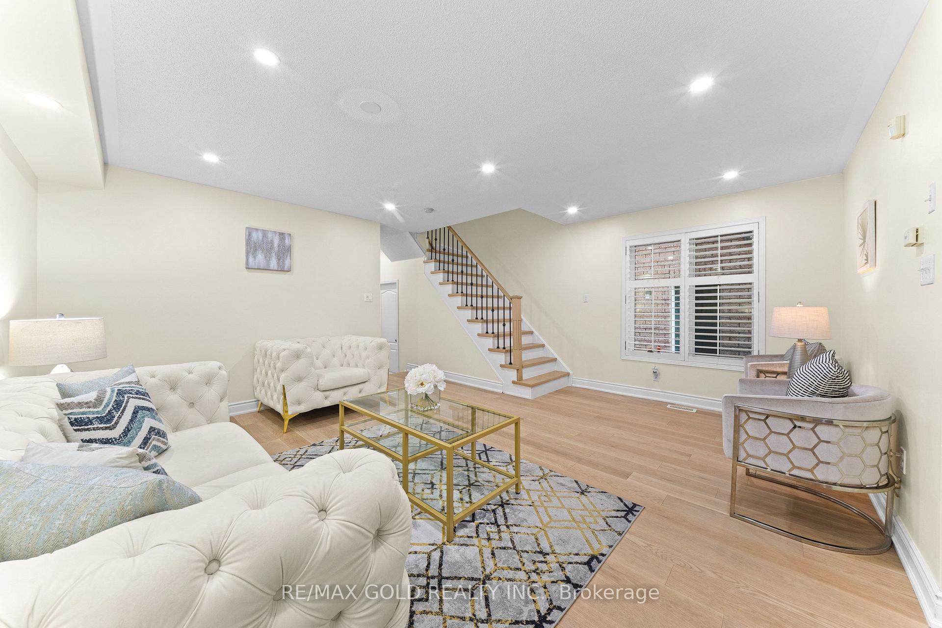 Photo 5 of 107 Crystalview Crescent, Brampton, Bram East — HOMEH