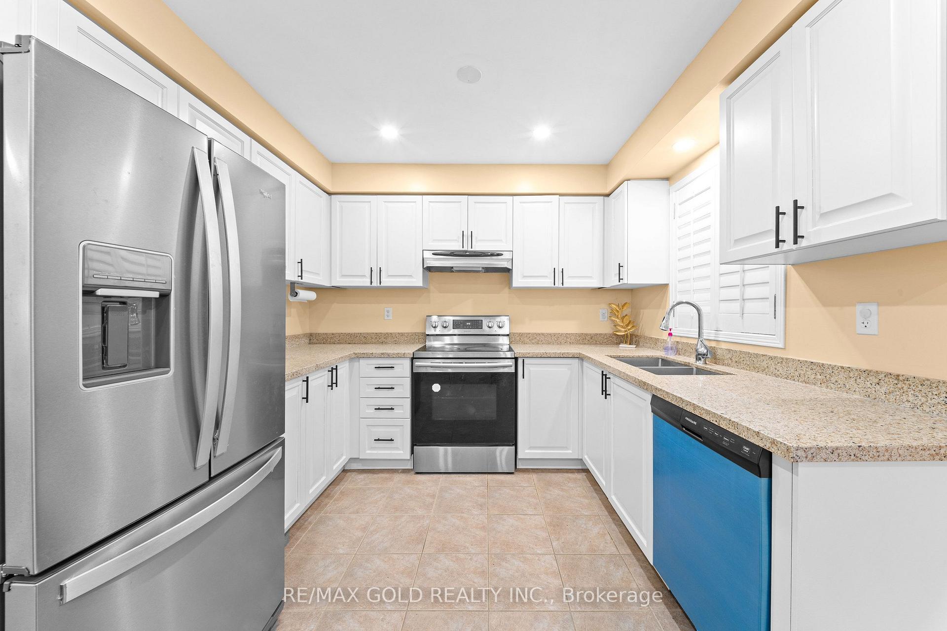 Photo 7 of 107 Crystalview Crescent, Brampton, Bram East — HOMEH