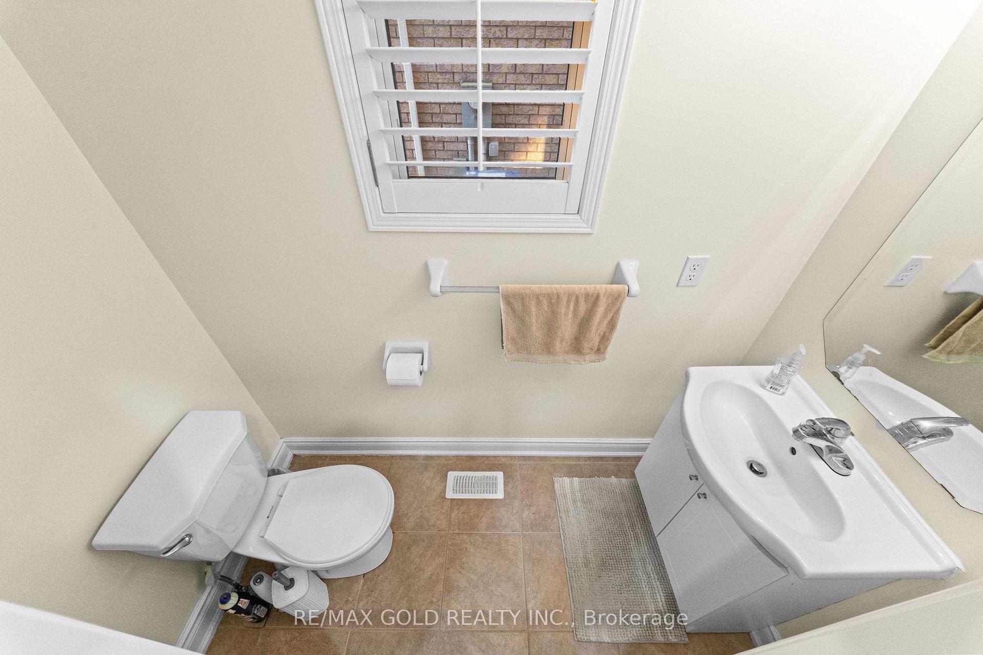 Photo 9 of 107 Crystalview Crescent, Brampton, Bram East — HOMEH
