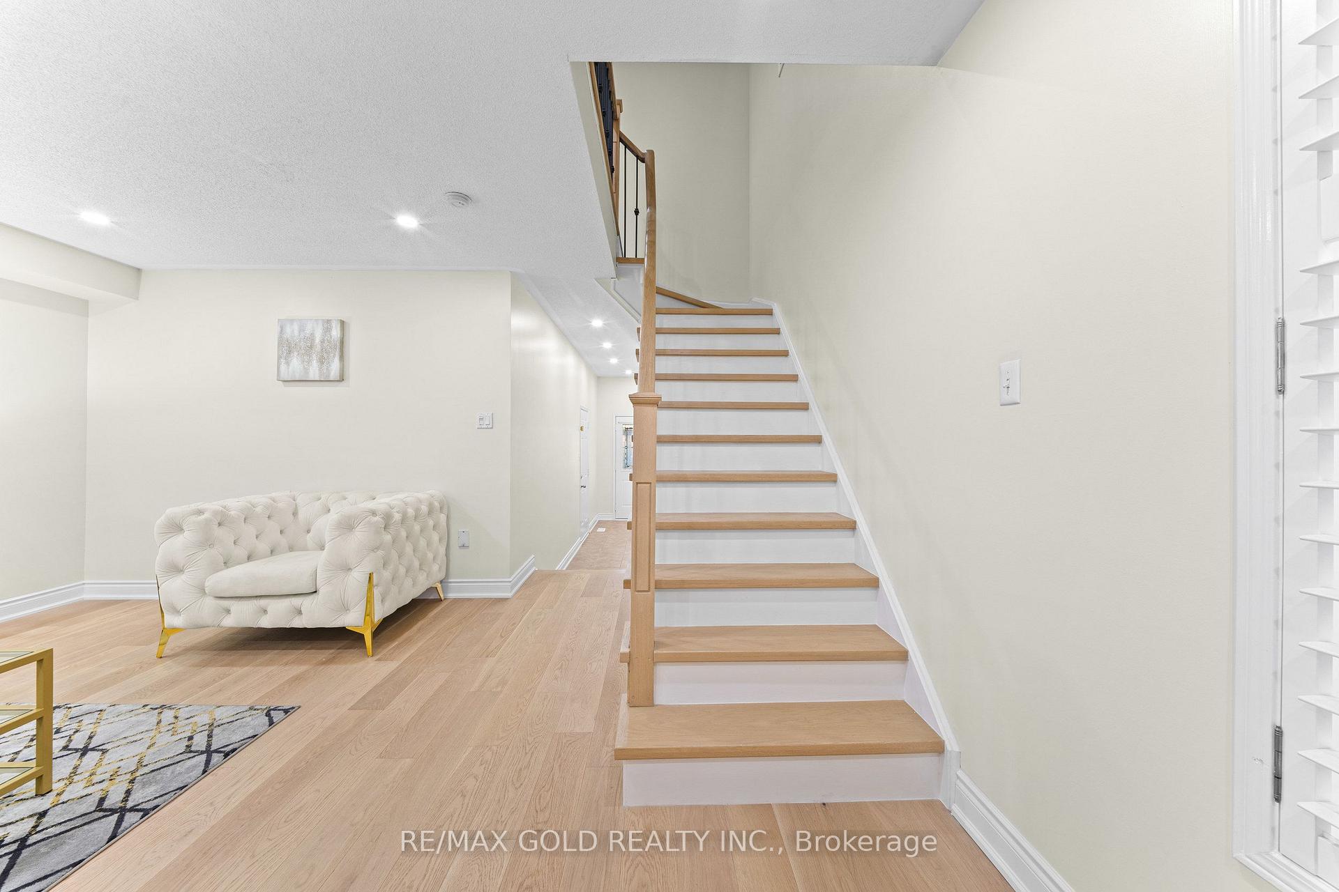 Photo 10 of 107 Crystalview Crescent, Brampton, Bram East — HOMEH