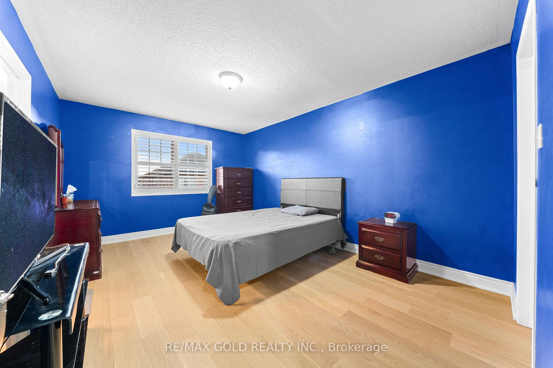 Photo 11 of 107 Crystalview Crescent, Brampton, Bram East — HOMEH