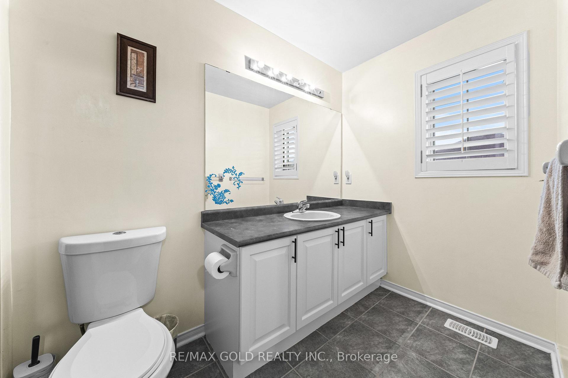 Photo 12 of 107 Crystalview Crescent, Brampton, Bram East — HOMEH