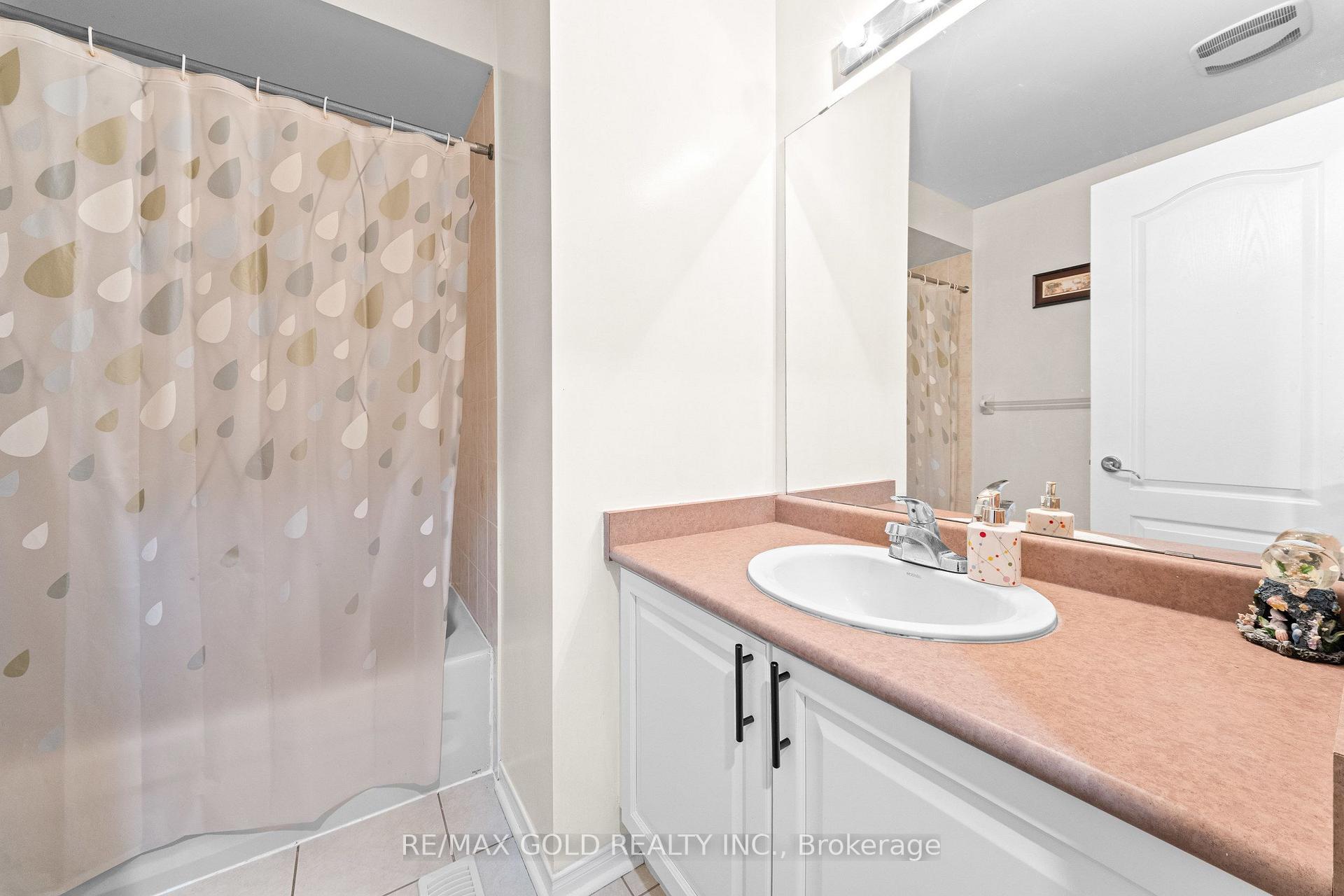 Photo 15 of 107 Crystalview Crescent, Brampton, Bram East — HOMEH
