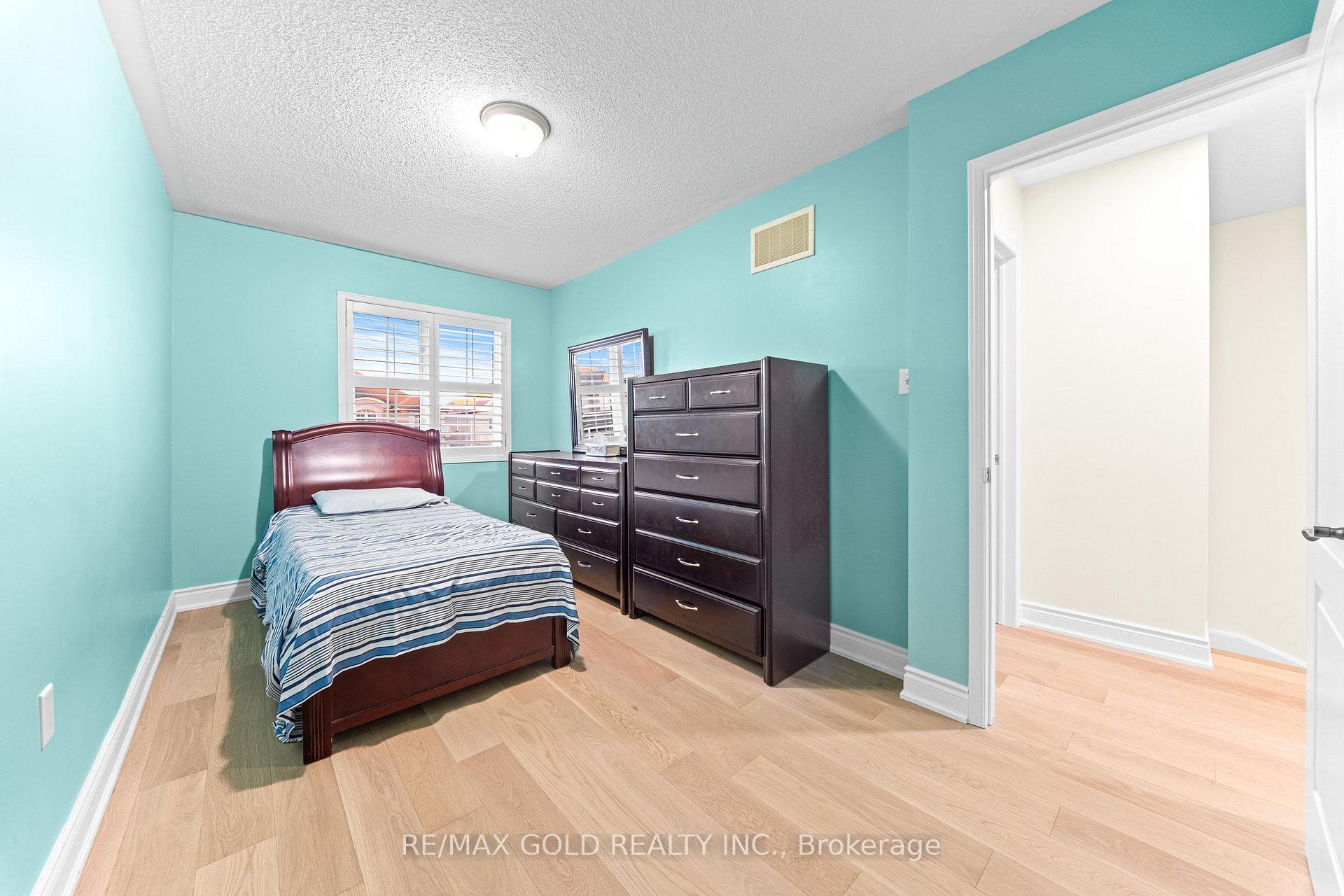 Photo 16 of 107 Crystalview Crescent, Brampton, Bram East — HOMEH