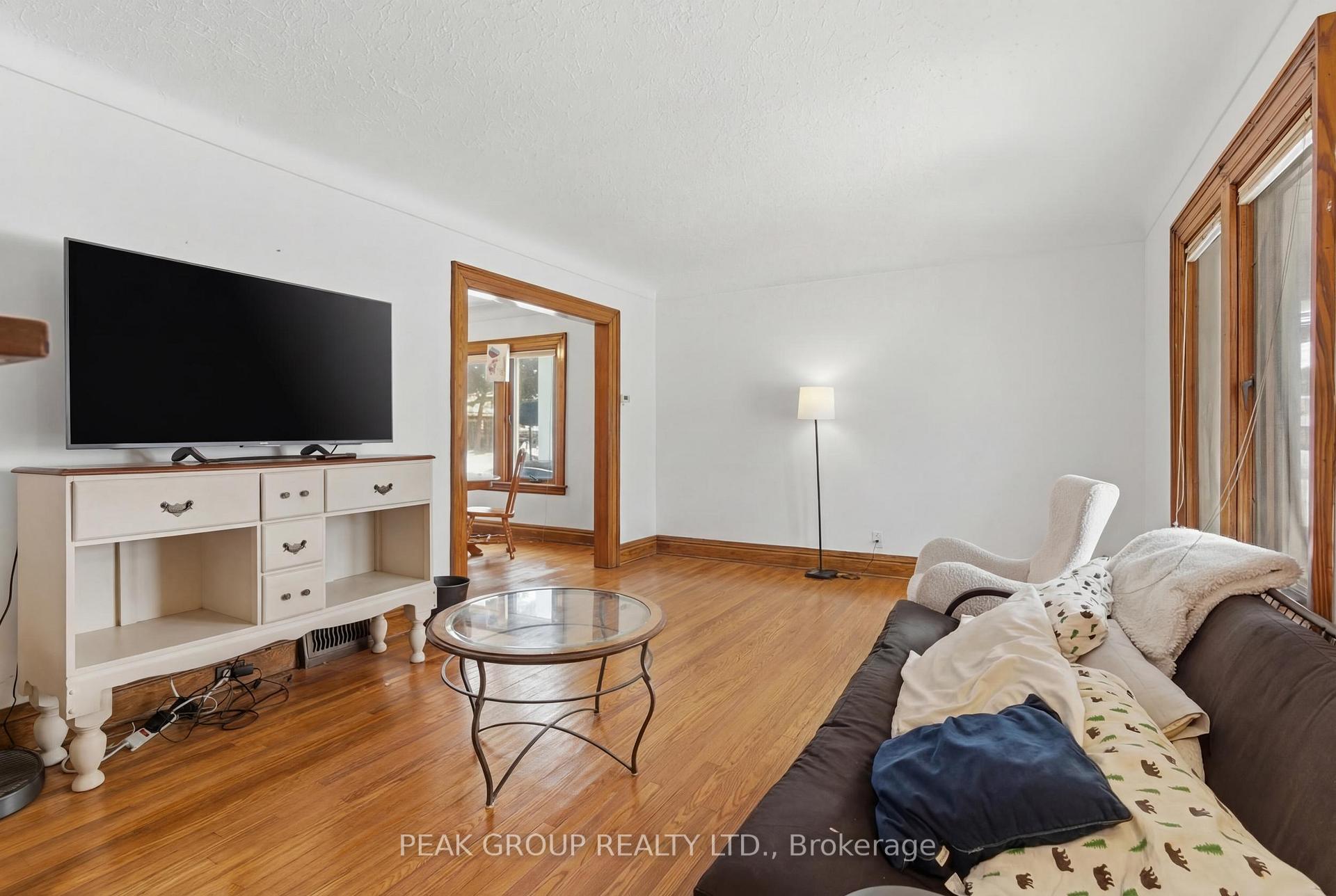 Photo 3 of 6289 Ker Street, Niagara Falls, Dorchester — HOMEH
