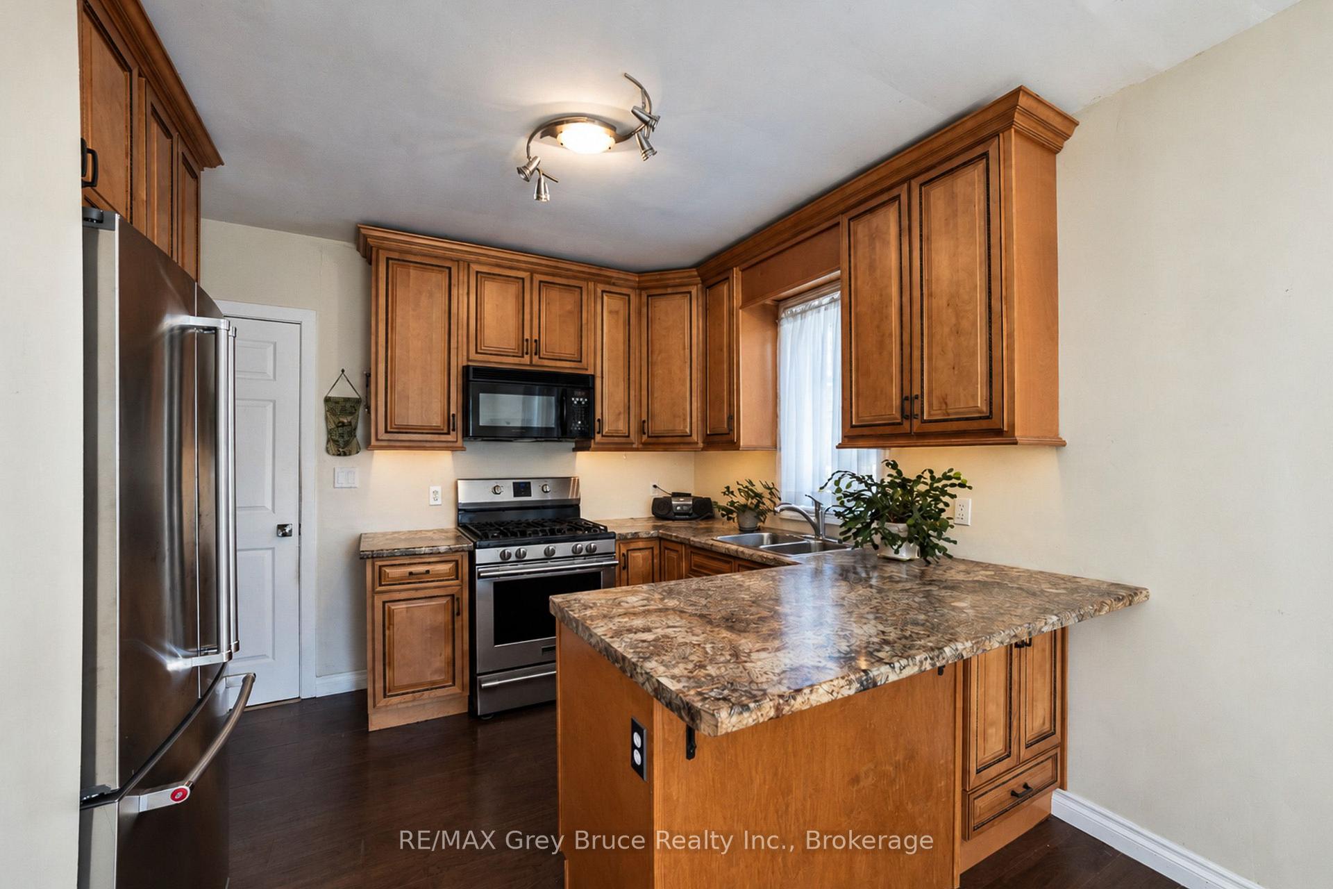 Photo 7 of 740 5th Street E, Owen Sound — HOMEH