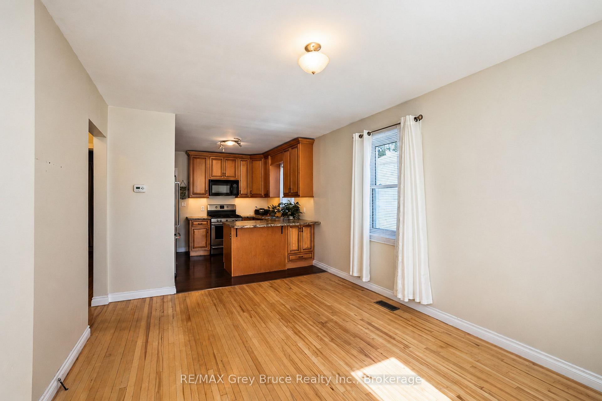 Photo 9 of 740 5th Street E, Owen Sound — HOMEH