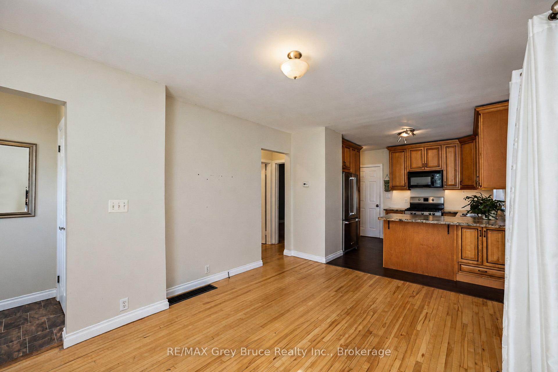 Photo 10 of 740 5th Street E, Owen Sound — HOMEH