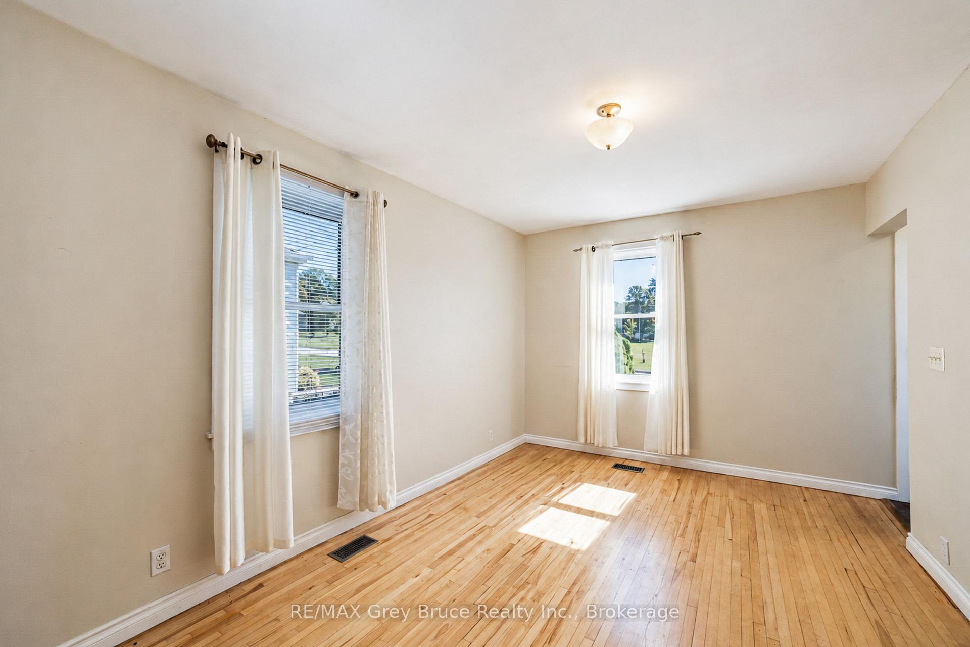 Photo 12 of 740 5th Street E, Owen Sound — HOMEH