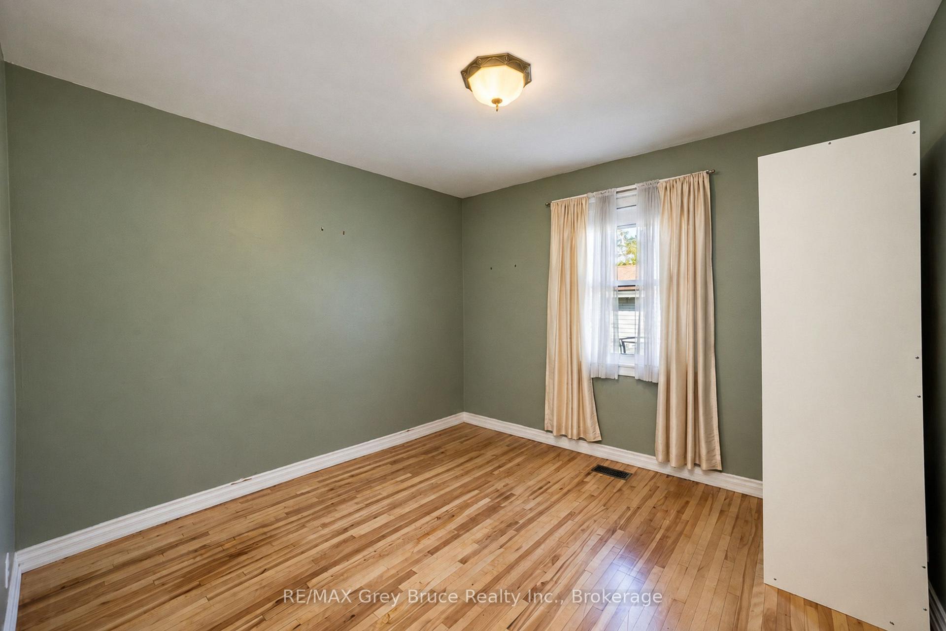 Photo 14 of 740 5th Street E, Owen Sound — HOMEH