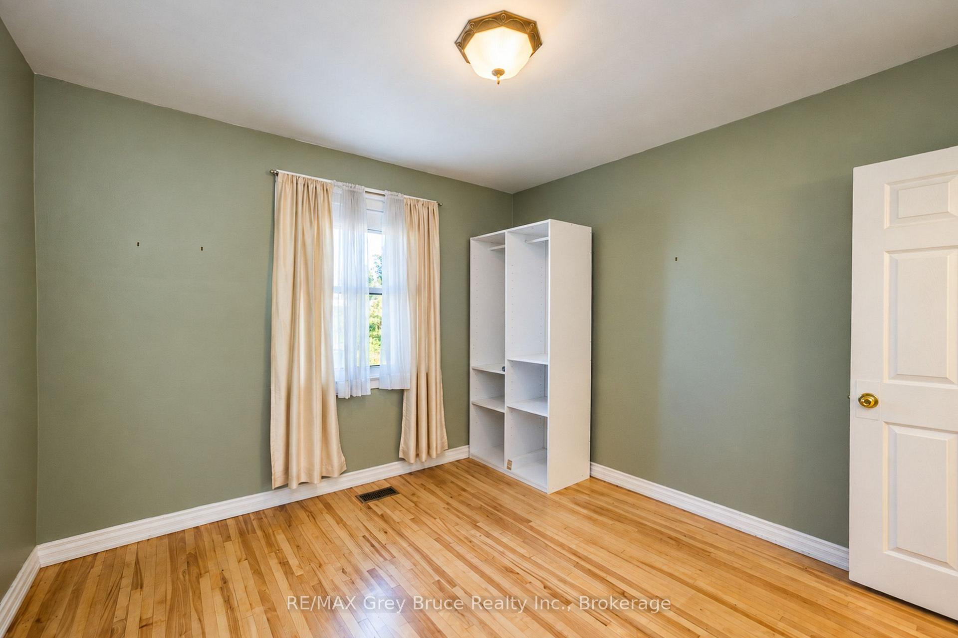 Photo 17 of 740 5th Street E, Owen Sound — HOMEH