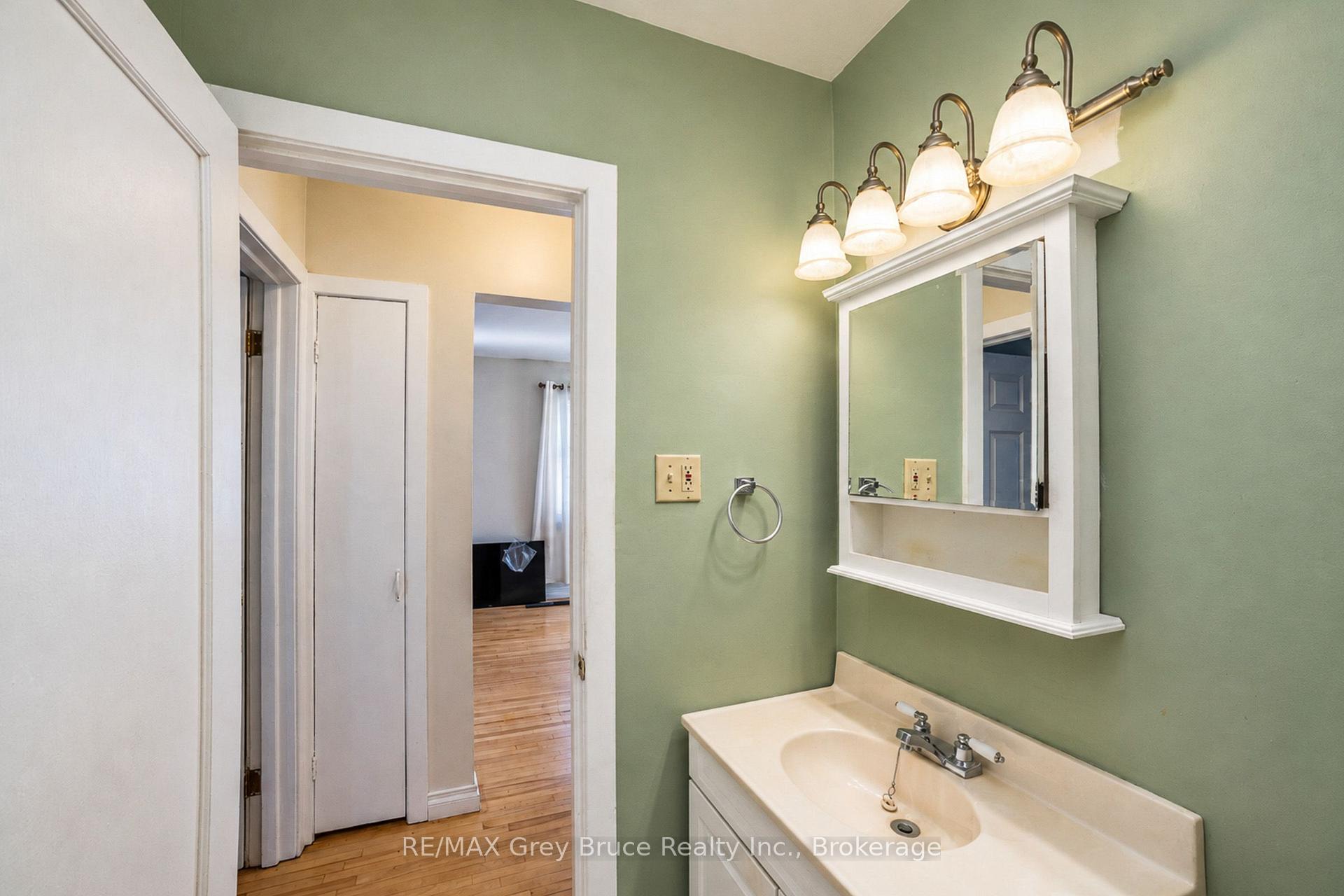 Photo 18 of 740 5th Street E, Owen Sound — HOMEH