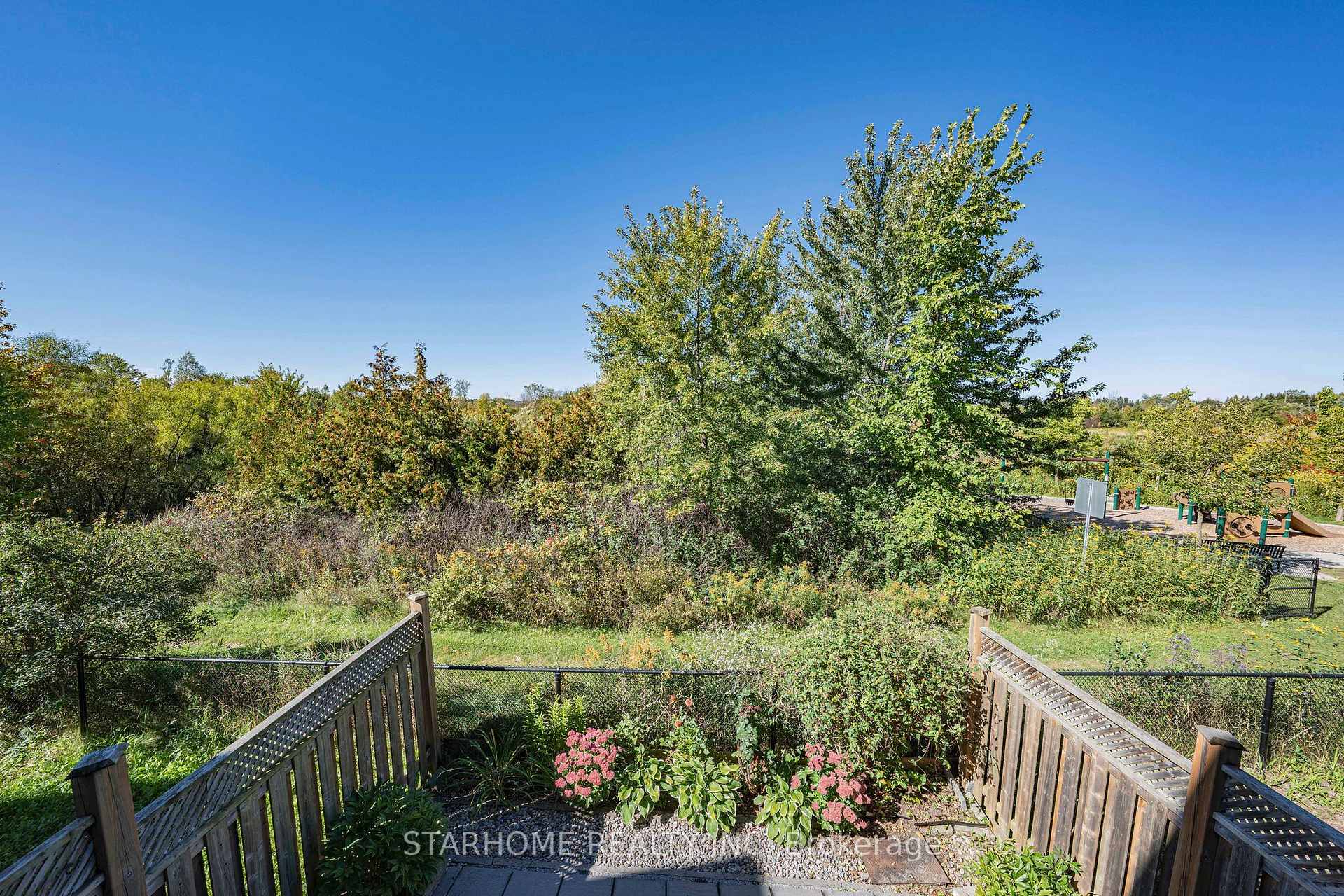 Photo 3 of 14 Valliere Drive, Markham, Berczy — HOMEH