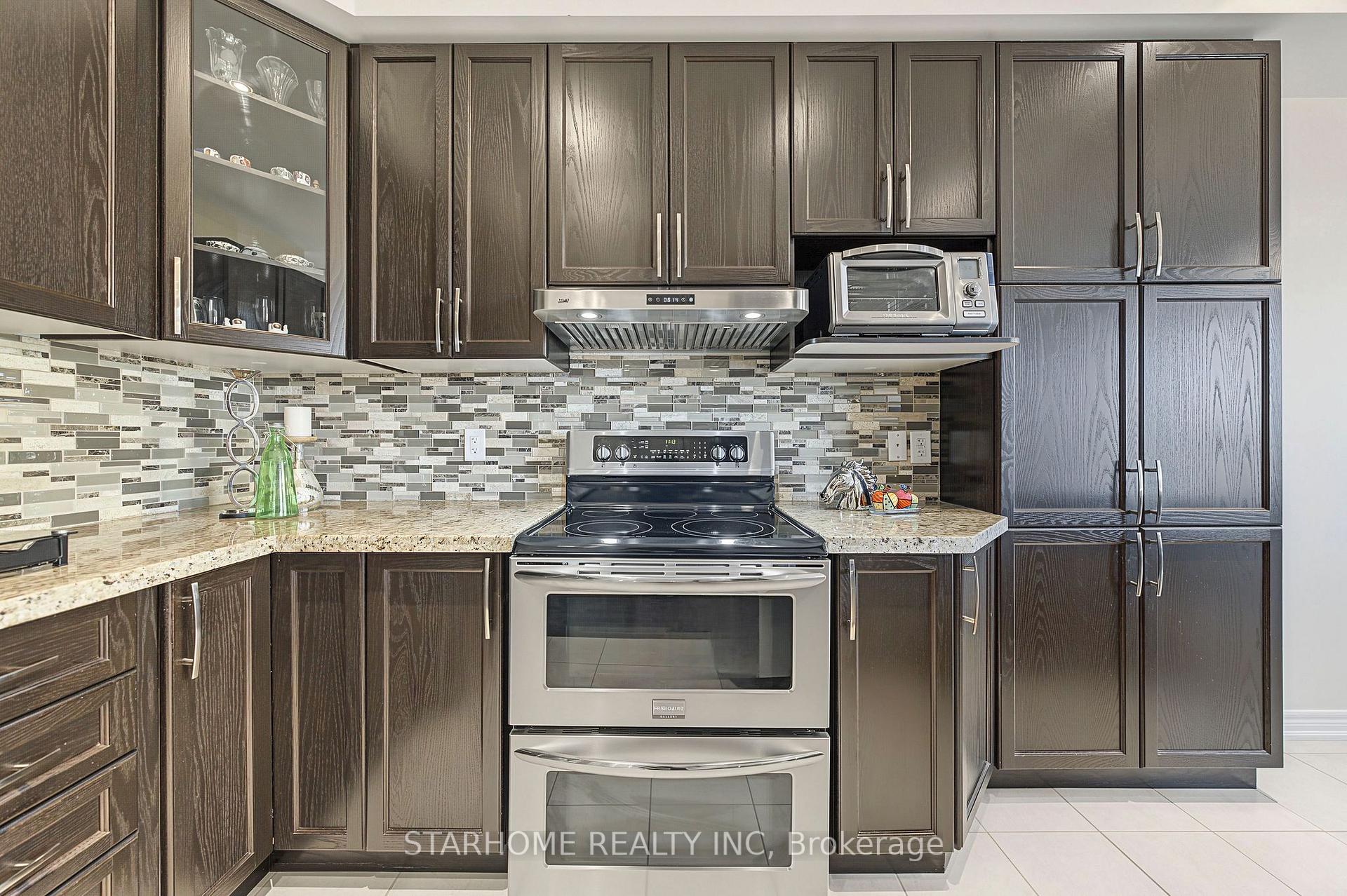 Photo 8 of 14 Valliere Drive, Markham, Berczy — HOMEH