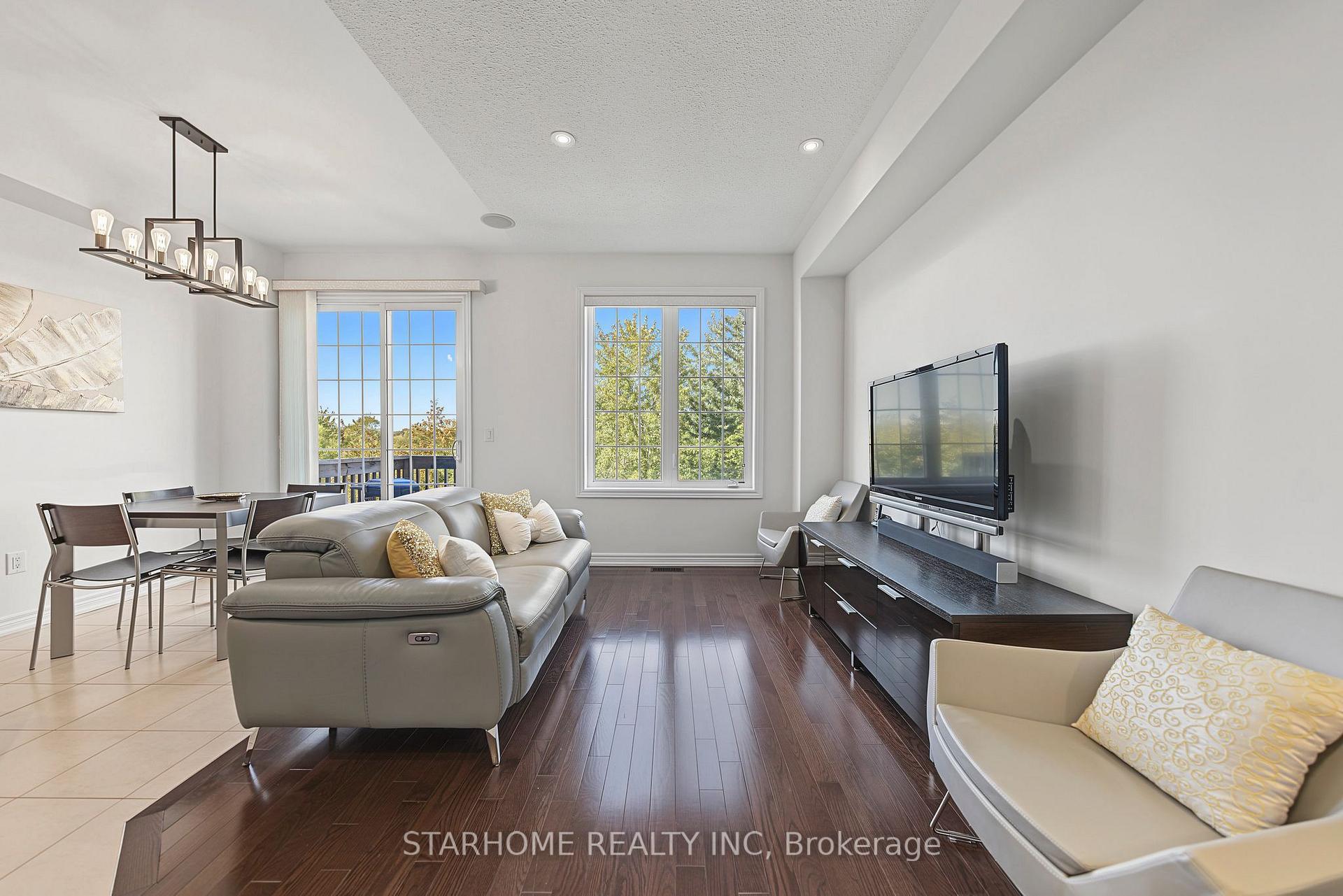 Photo 12 of 14 Valliere Drive, Markham, Berczy — HOMEH