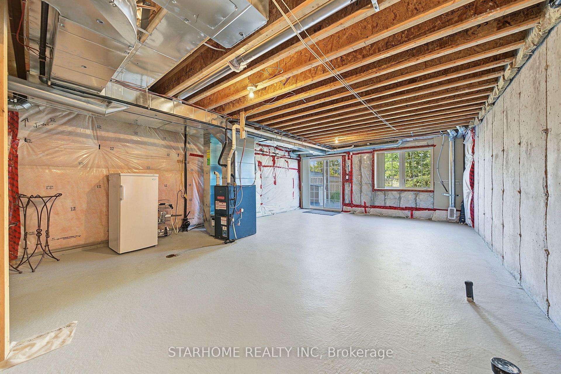 Photo 4 of 14 Valliere Drive, Markham, Berczy — HOMEH