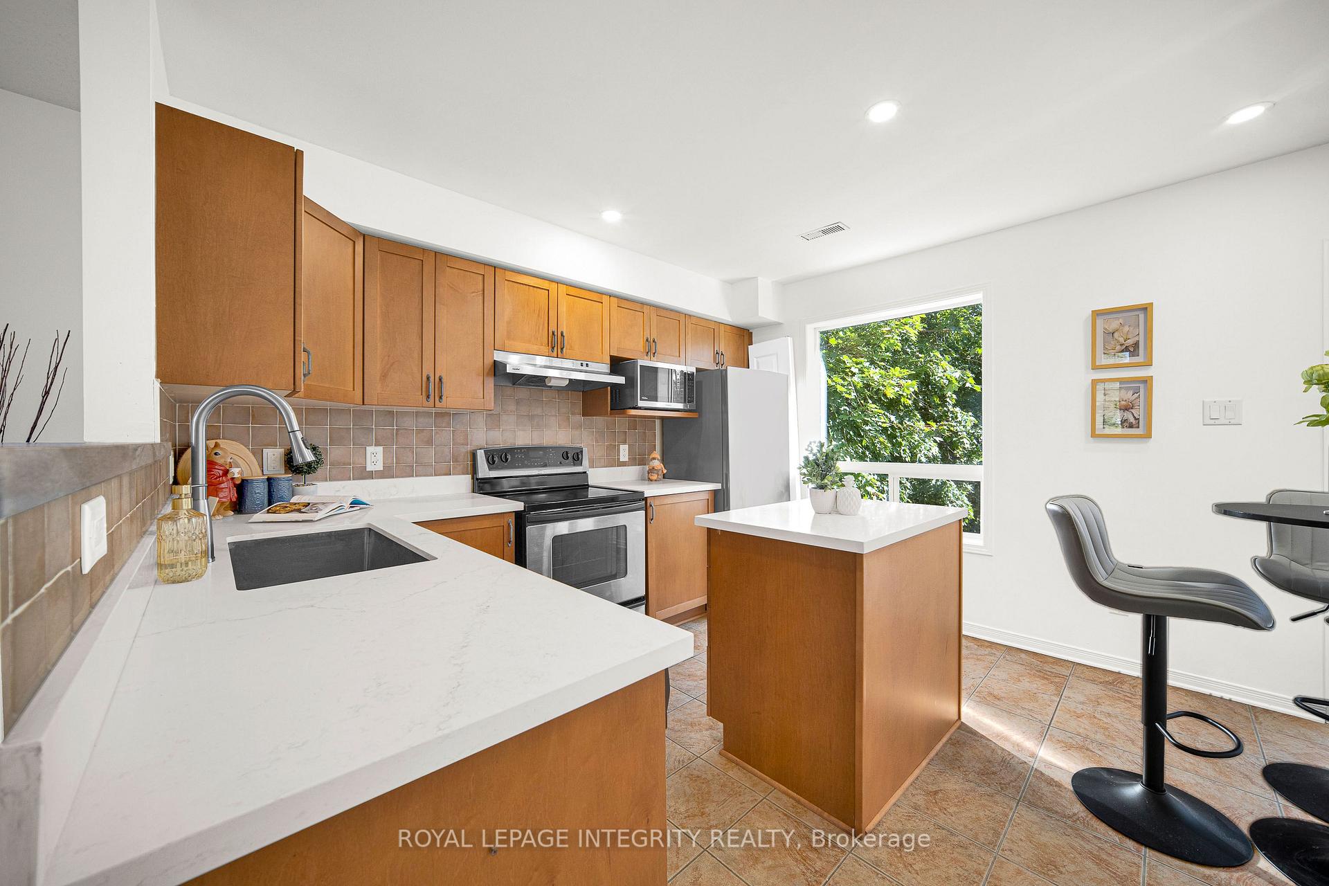 Photo 19 of Unit 20, 376 Wiffen Private, Ottawa, Westcliffe Estates — HOMEH