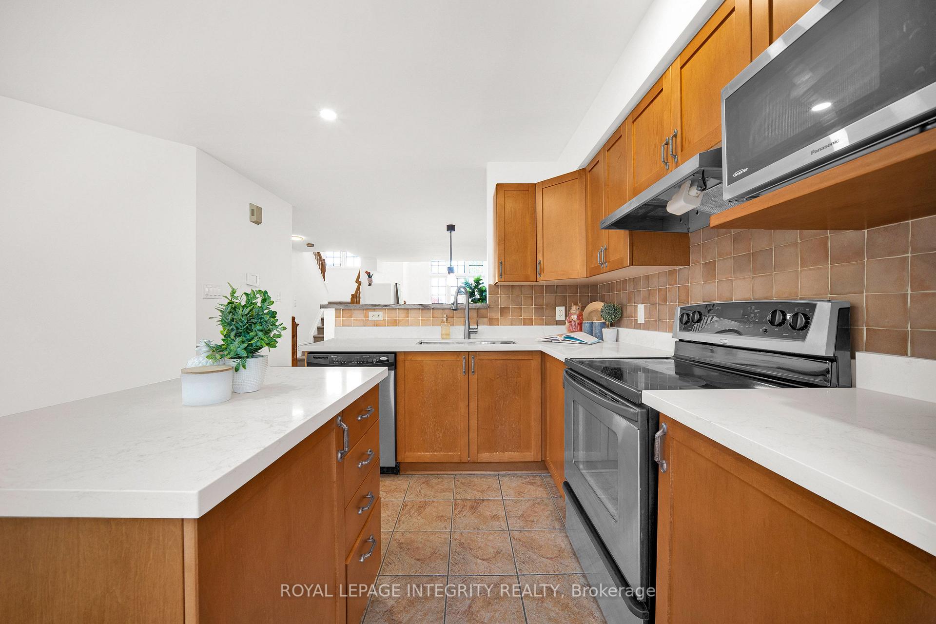 Photo 23 of Unit 20, 376 Wiffen Private, Ottawa, Westcliffe Estates — HOMEH