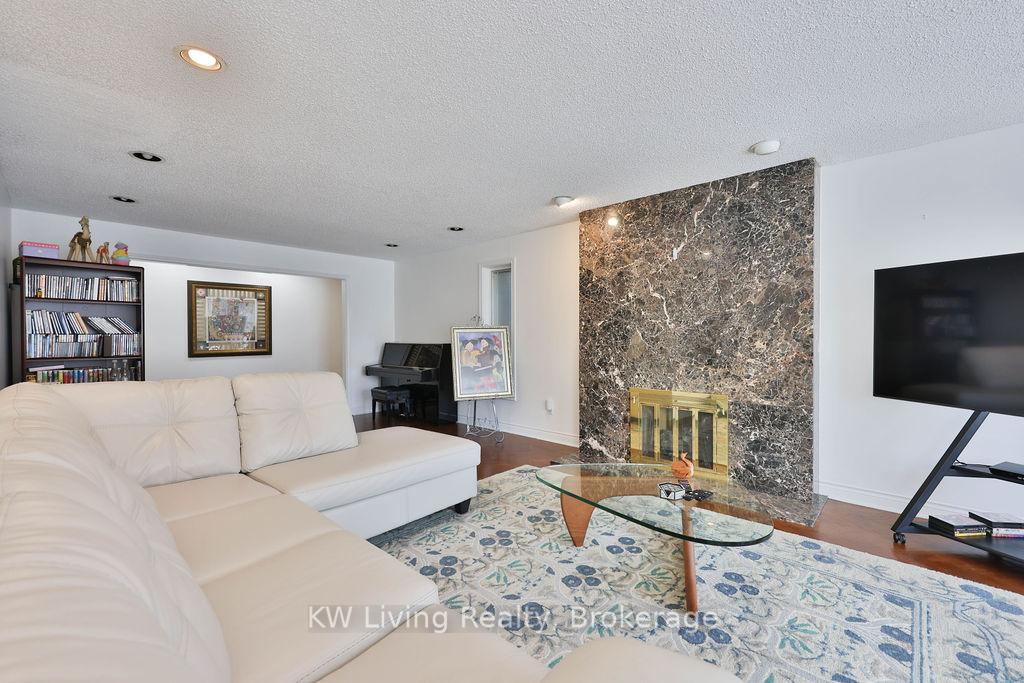 Photo 17 of 1070 Geran Crescent, Mississauga, Sheridan — HOMEH