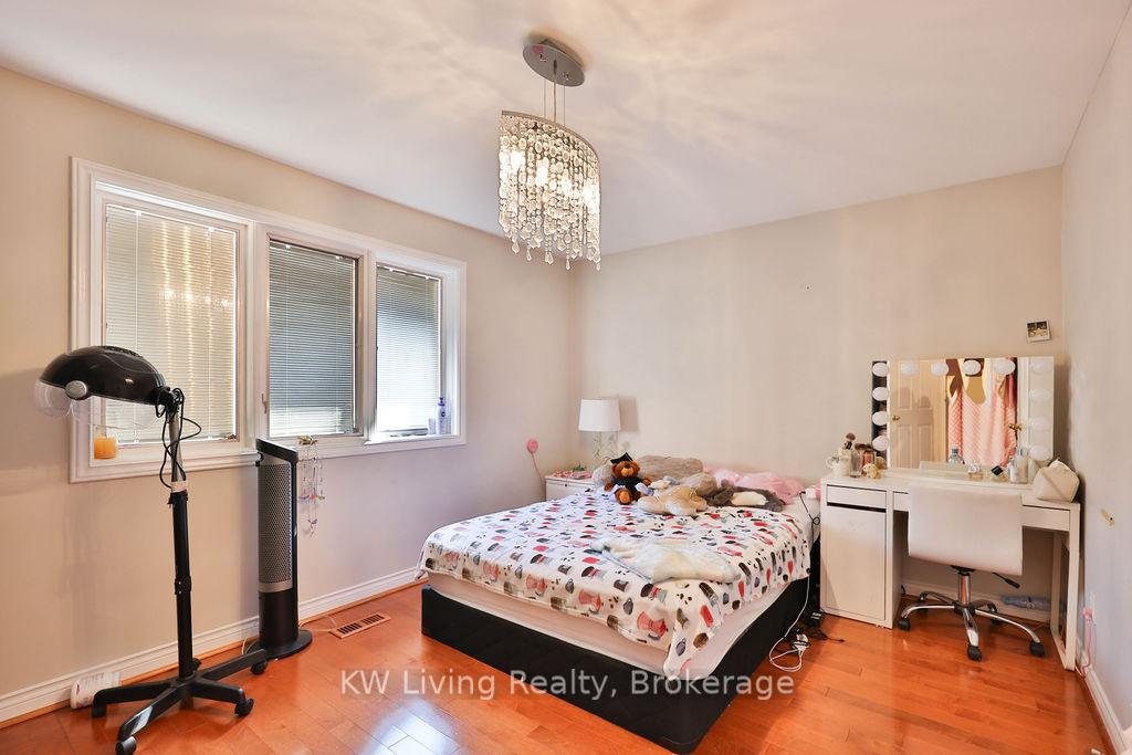 Photo 25 of 1070 Geran Crescent, Mississauga, Sheridan — HOMEH