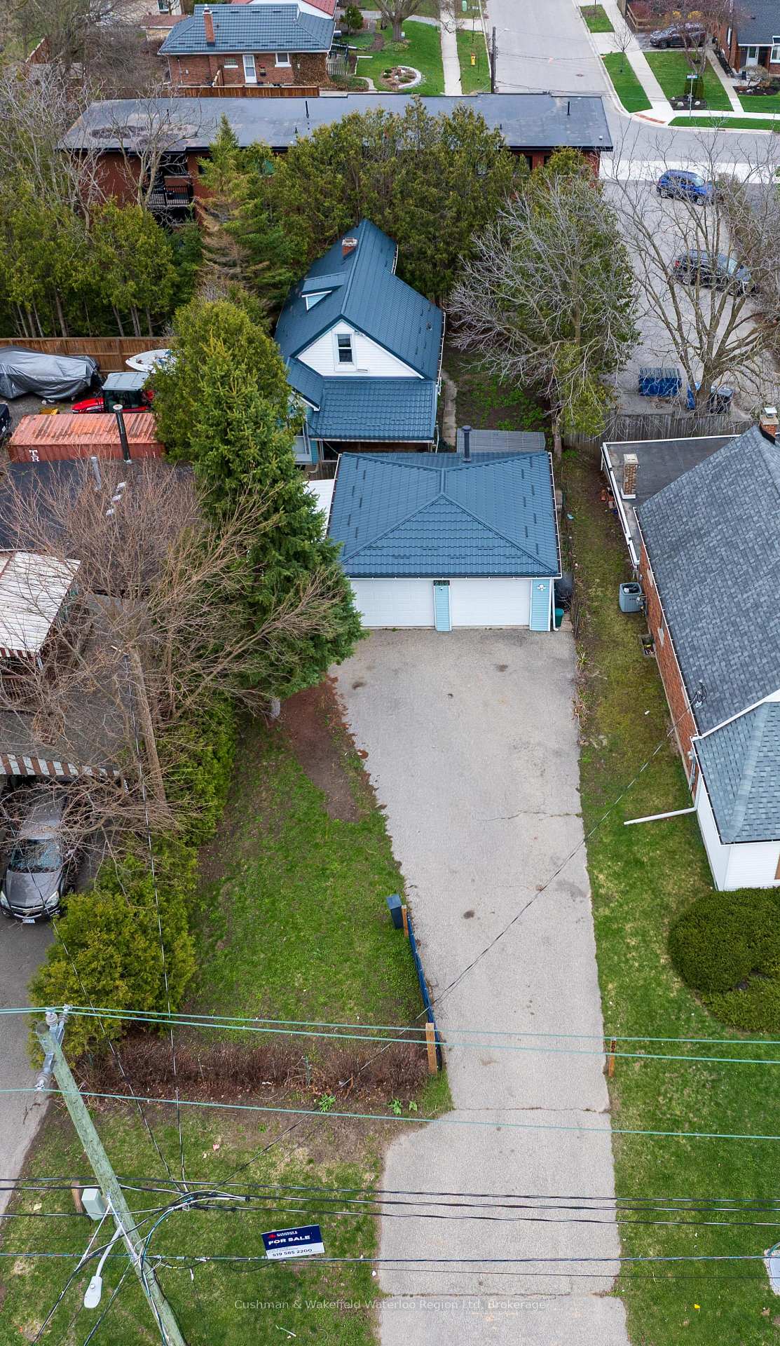 Photo 3 of 284 Lawrence Avenue, Kitchener, Cherry Hill — HOMEH