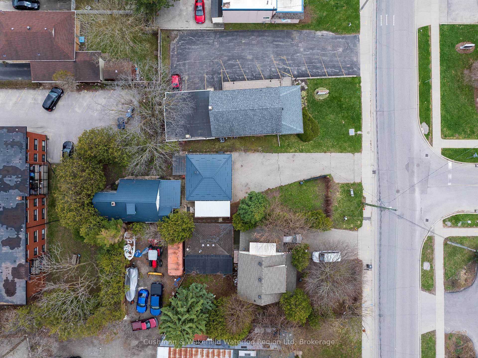 Photo 4 of 284 Lawrence Avenue, Kitchener, Cherry Hill — HOMEH