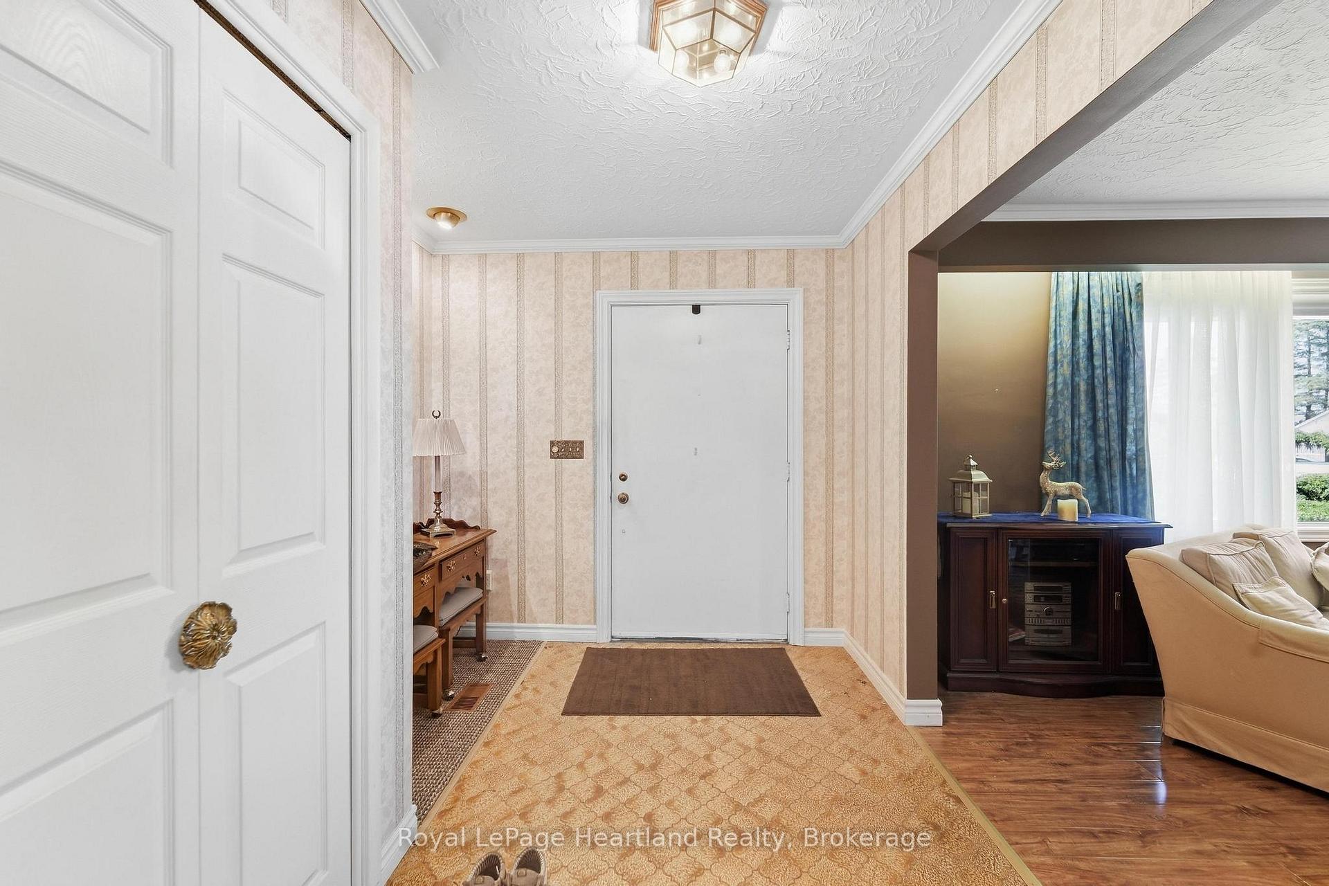 Photo 4 of 283 Albert Street, Central Huron, Clinton — HOMEH