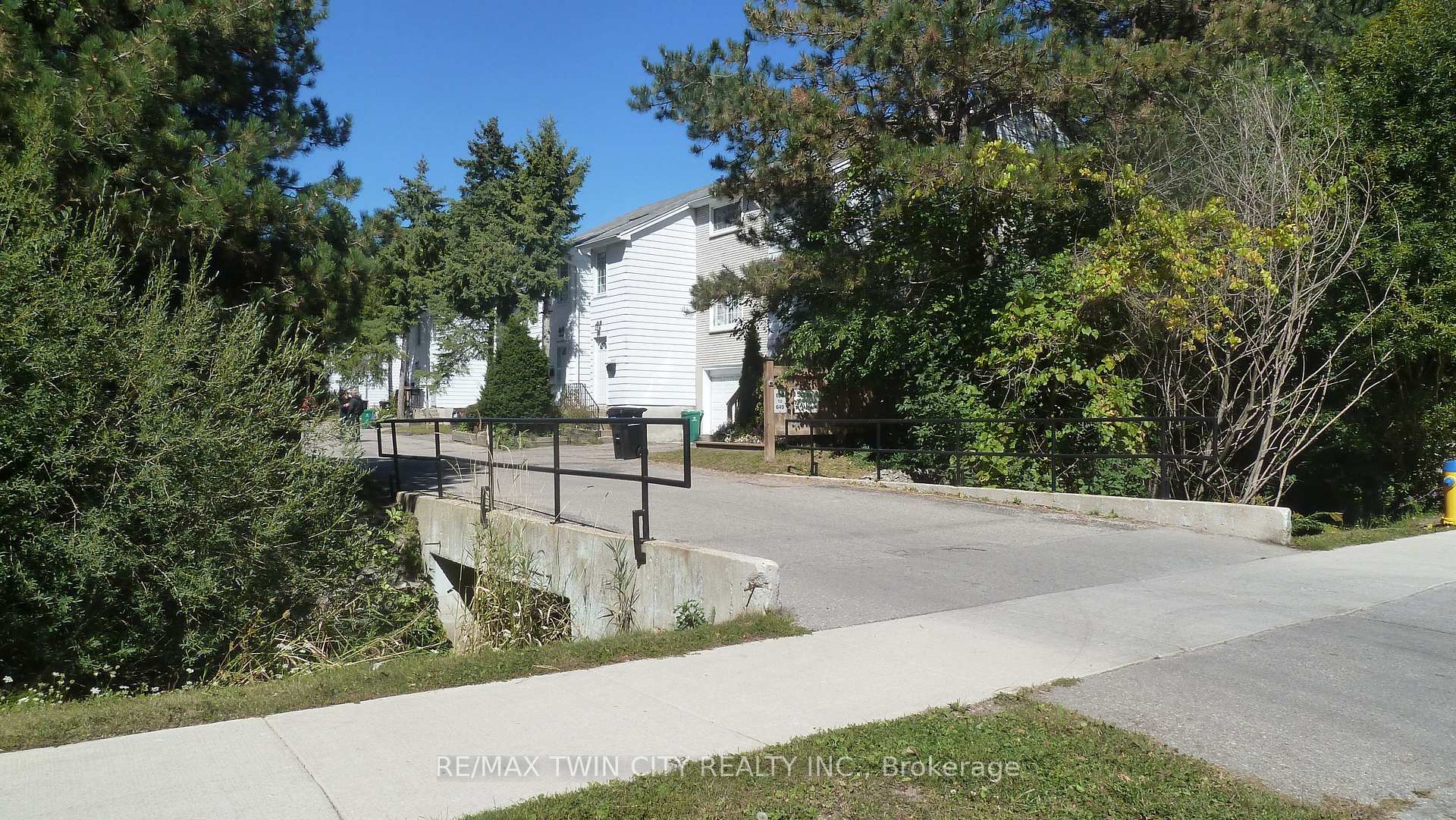 Photo 2 of Unit 4, 647 Albert Street, Waterloo, Lakeshore Village — HOMEH