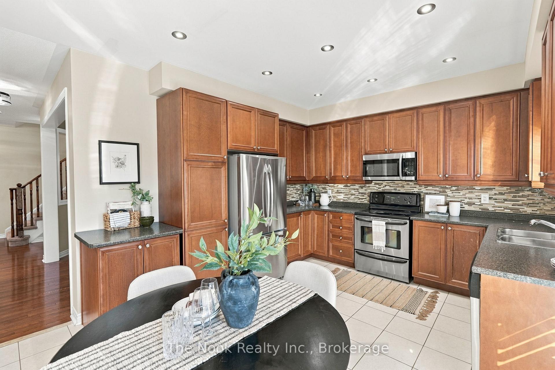 Photo 11 of 37 Swindells Street, Clarington, Bowmanville — HOMEH